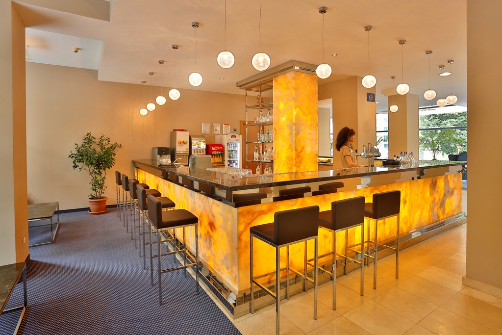 Lobby bar