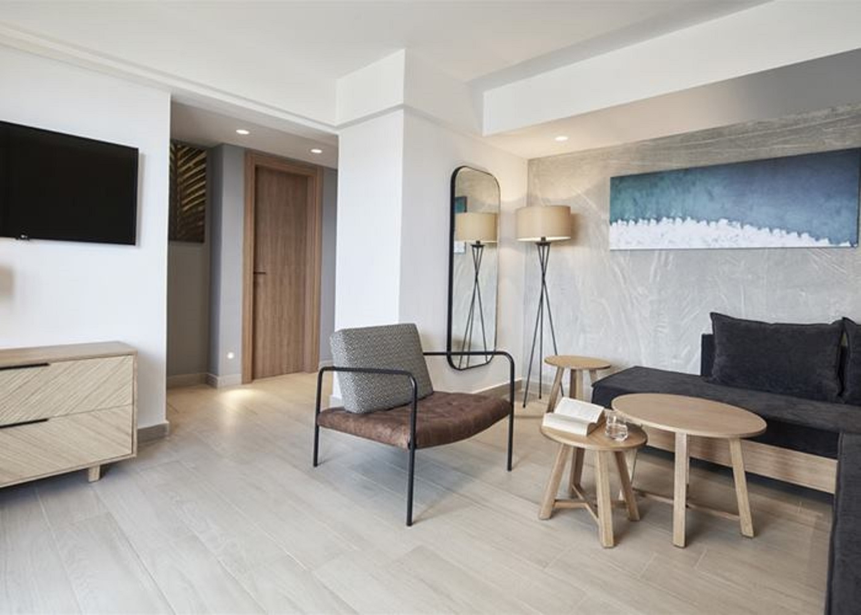 SUITE 1 BEDROOM LAND VIEW