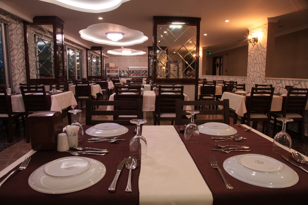 MAIN RESTAURANT