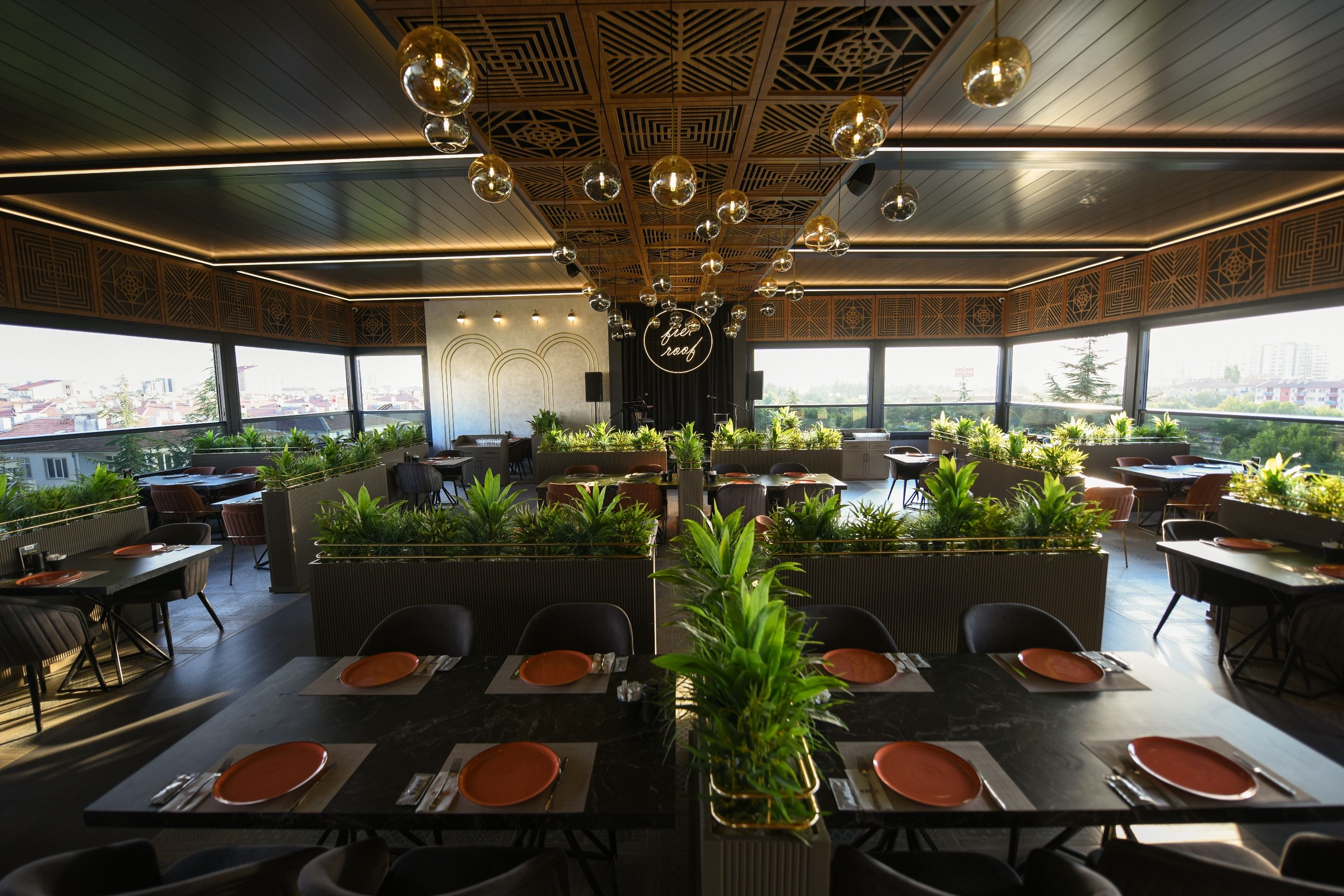 ROOS RESTAURANT