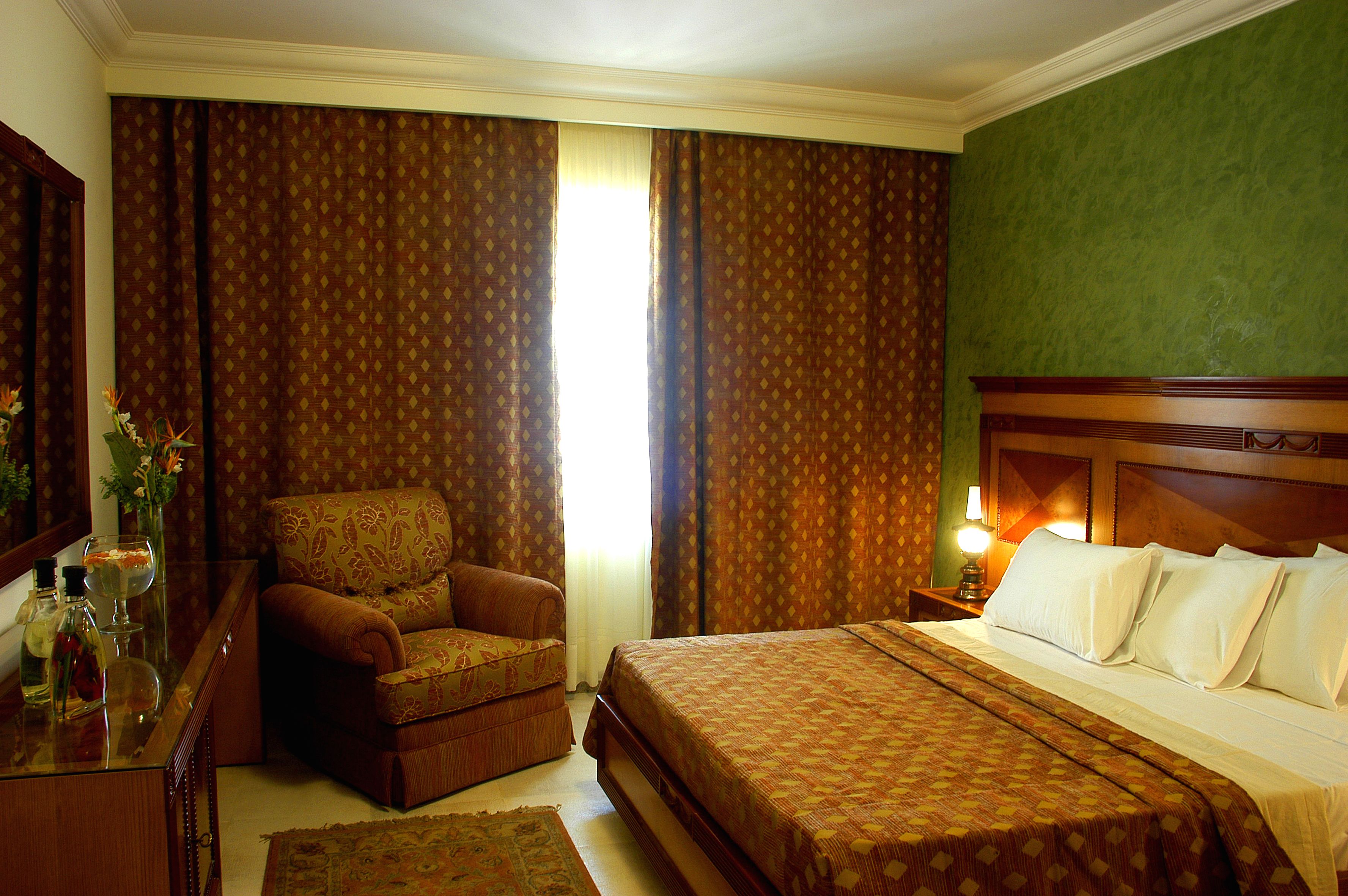 DELUXE ROOMS