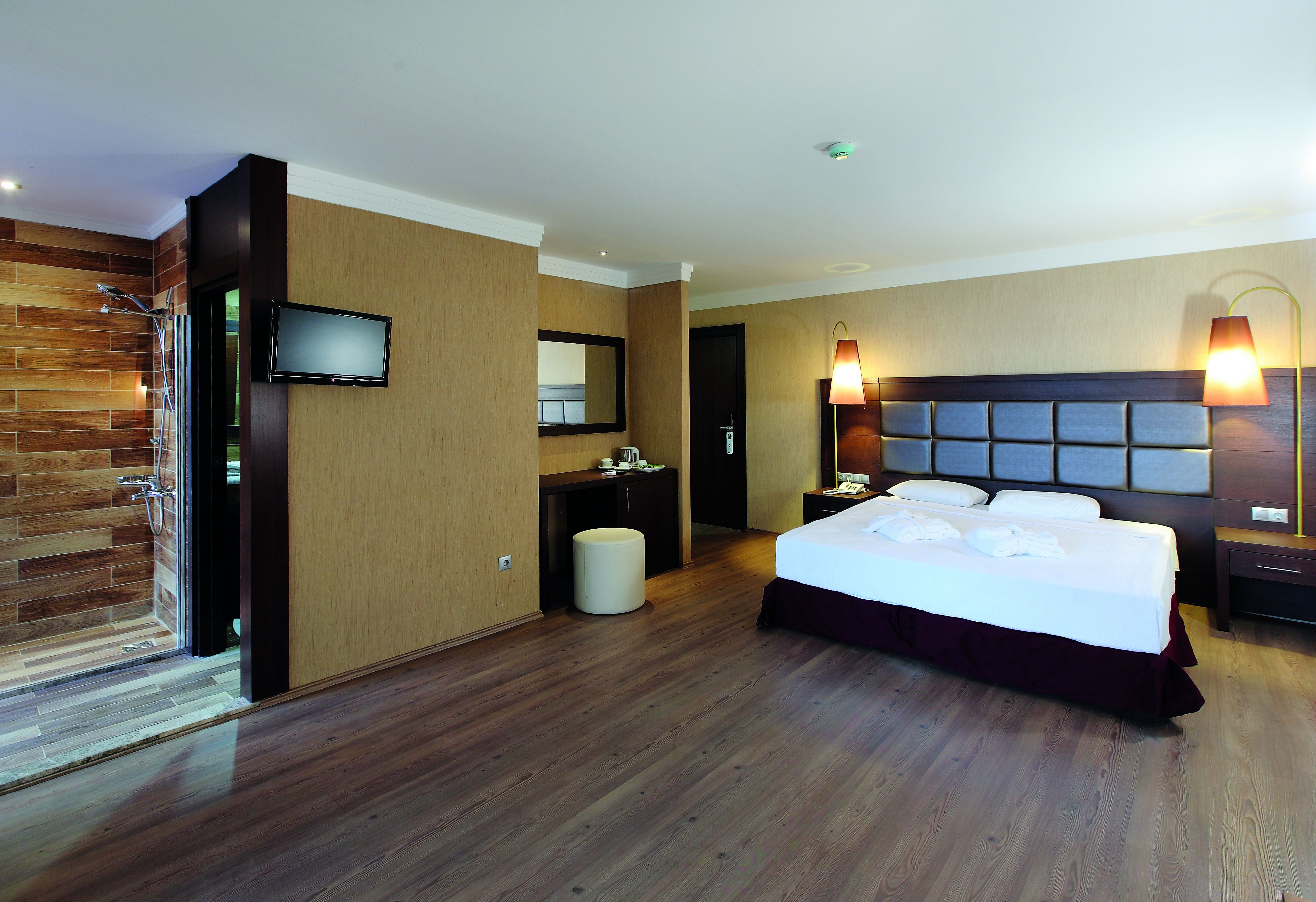 SUPERIOR ROOM