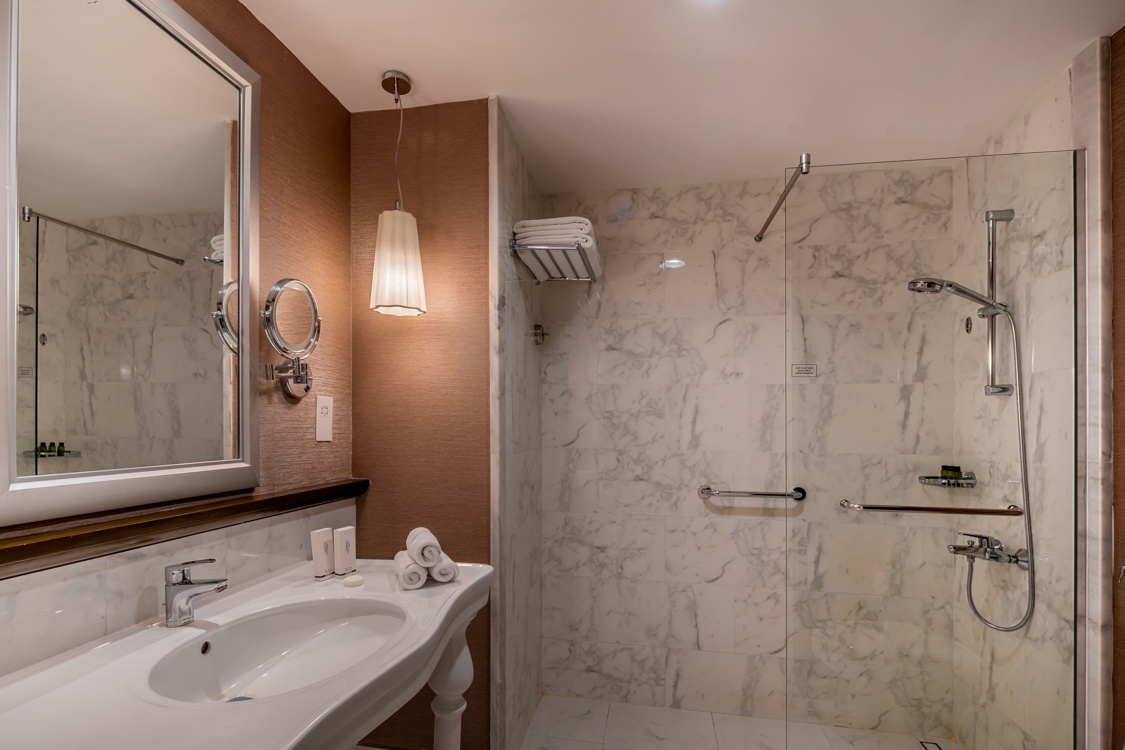 Interconnecting Family Suite Garden