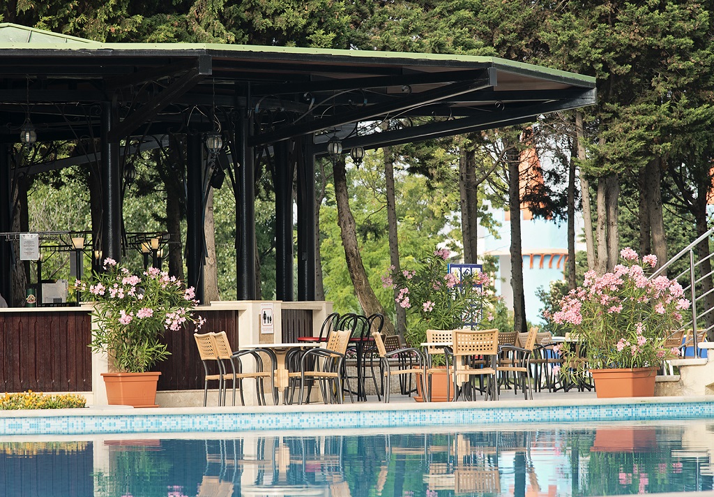 Pool Bar Palace