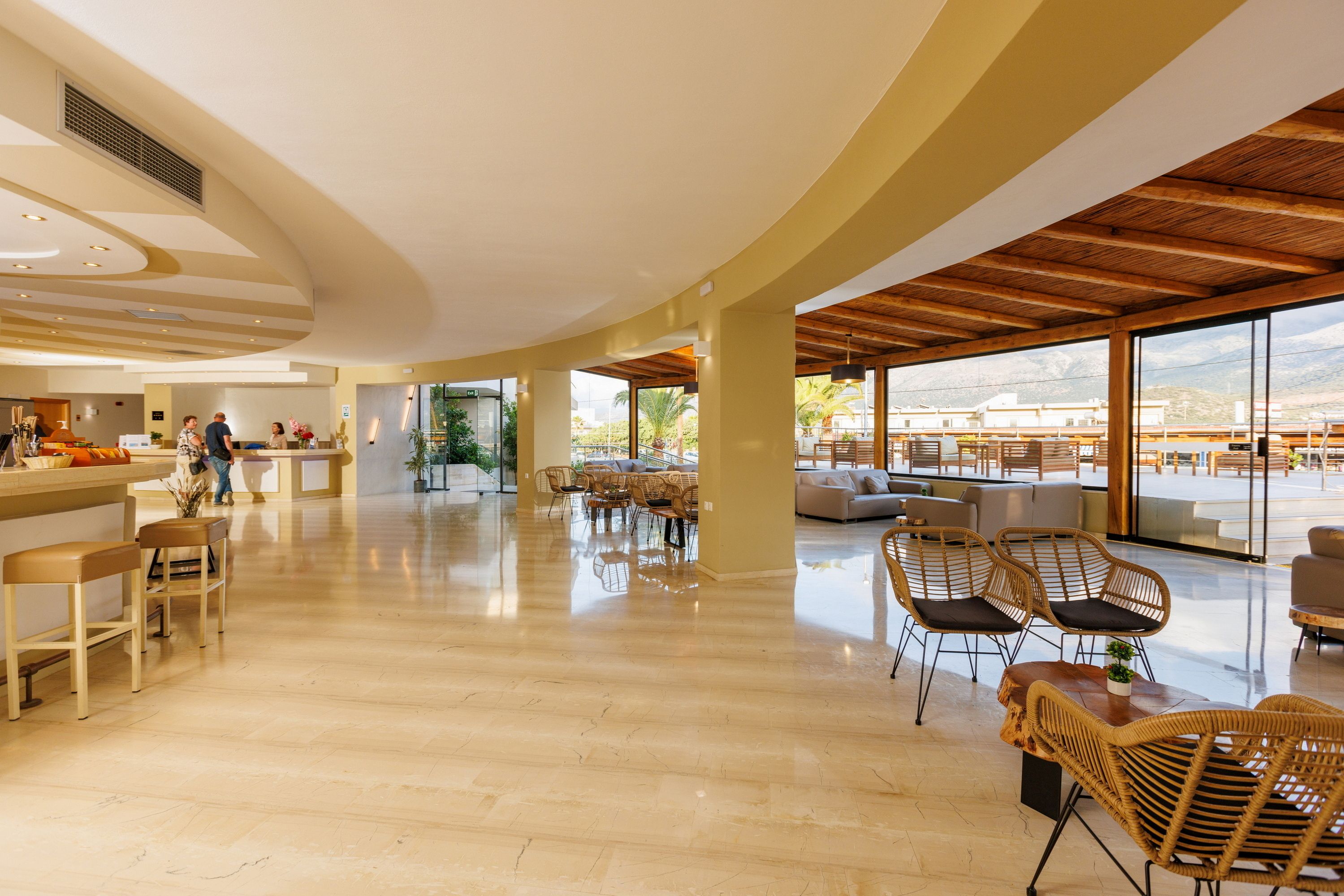 MAIN RESTAURANT 