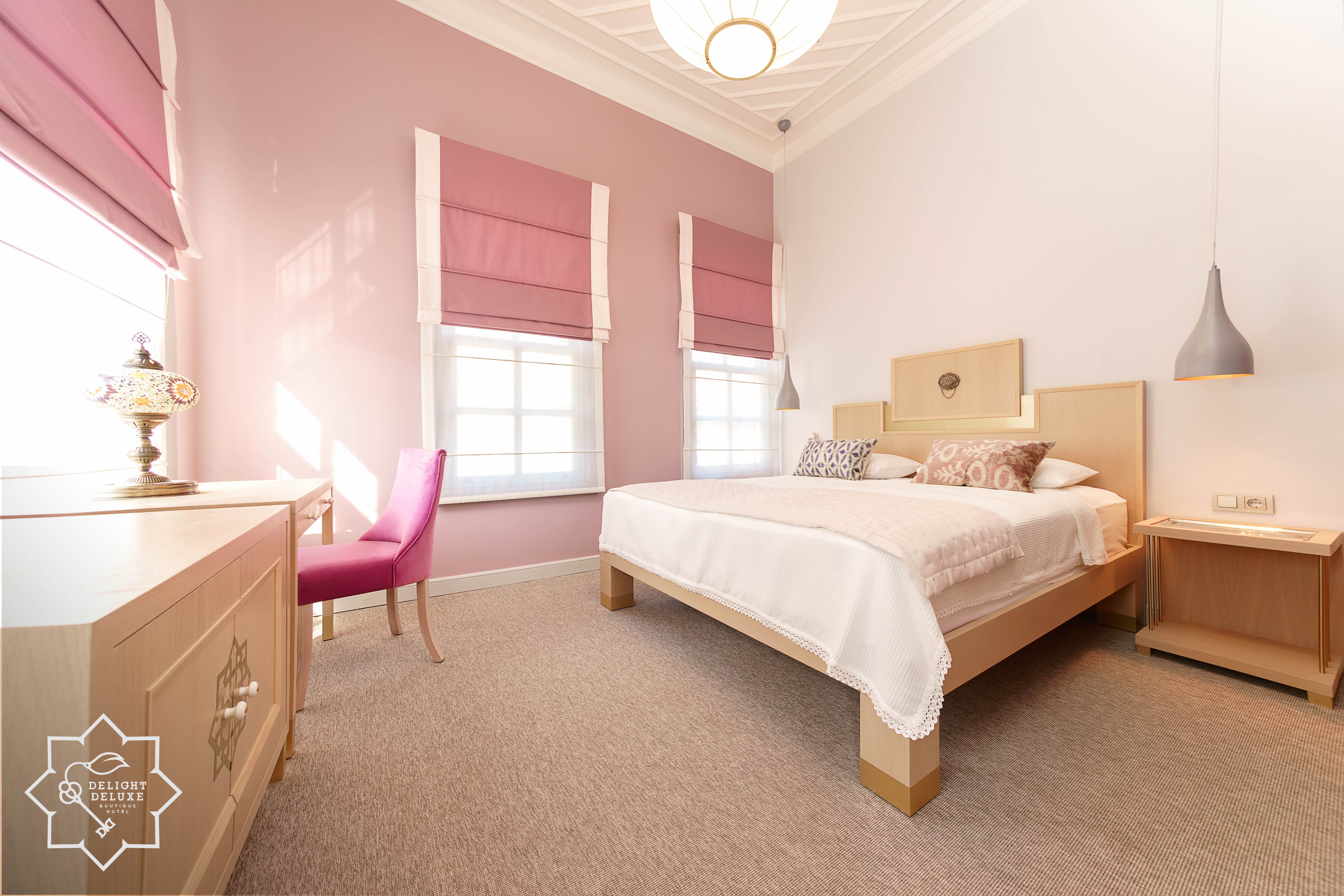 DELUXE ROOM