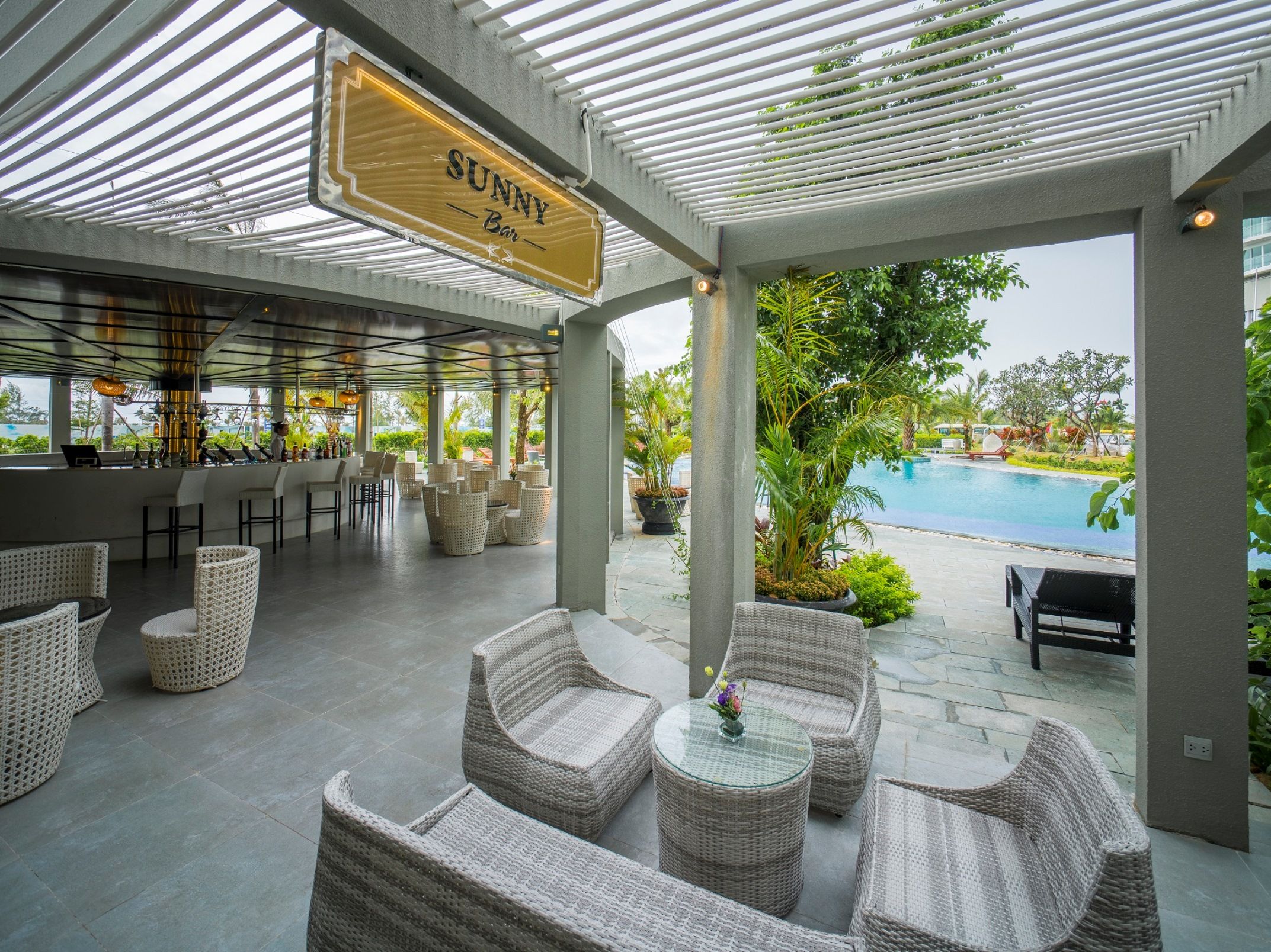 Sunny Bar