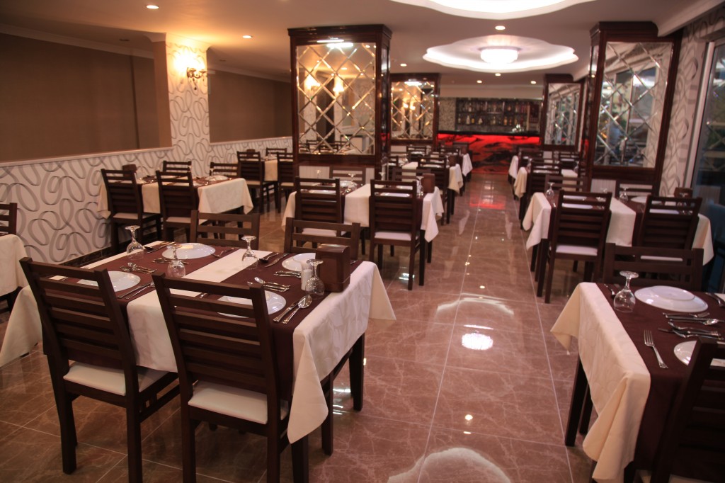 MAIN RESTAURANT