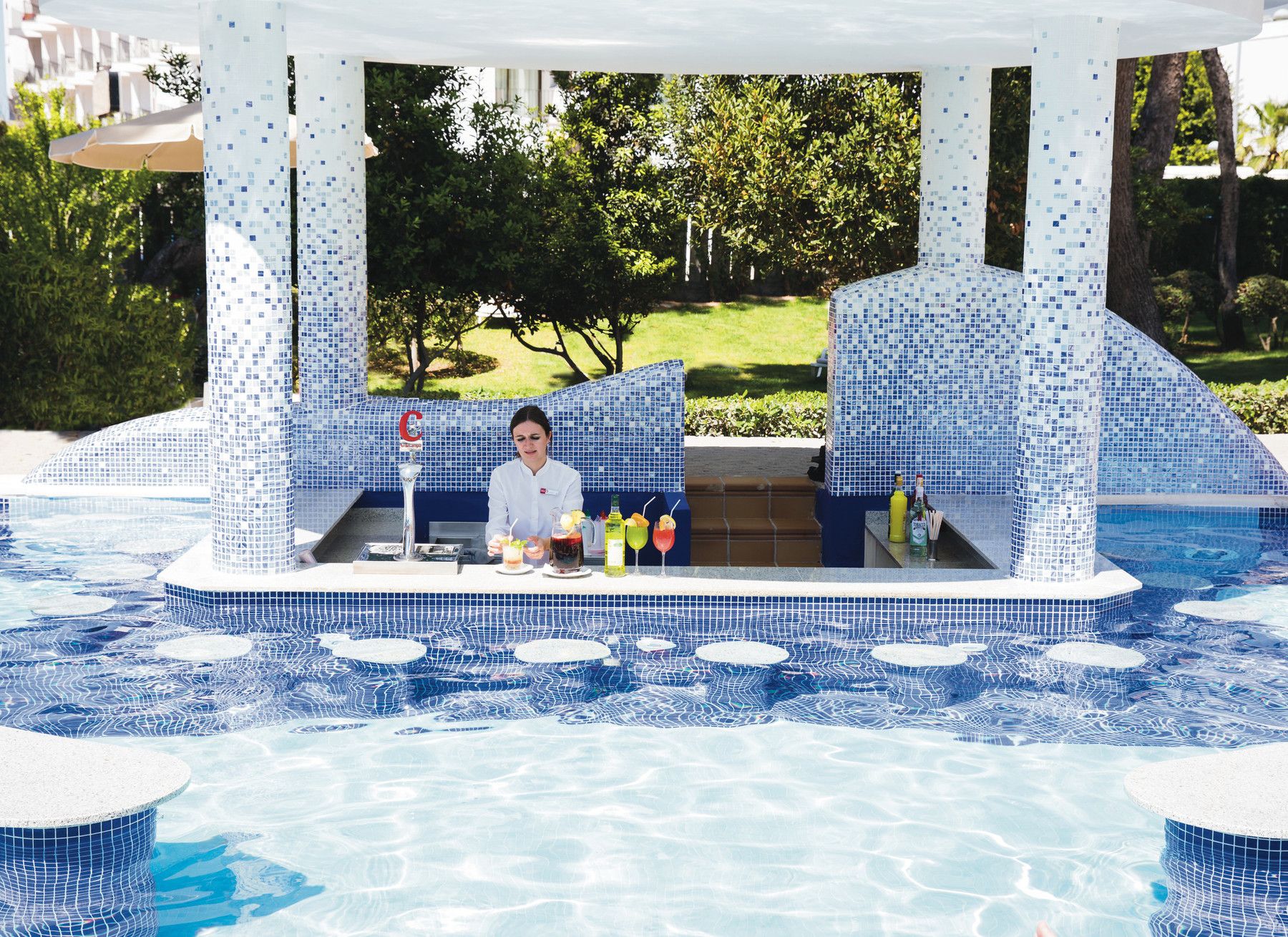 Pool bar