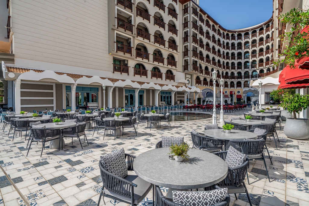 MAIN RESTAURANT