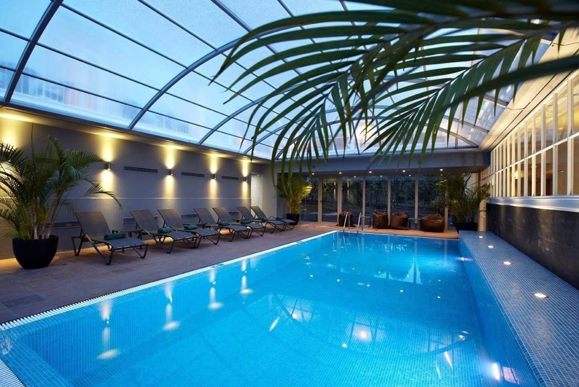 Piscină interioară