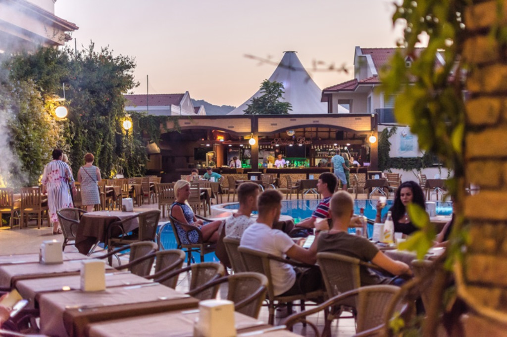 POOL BAR