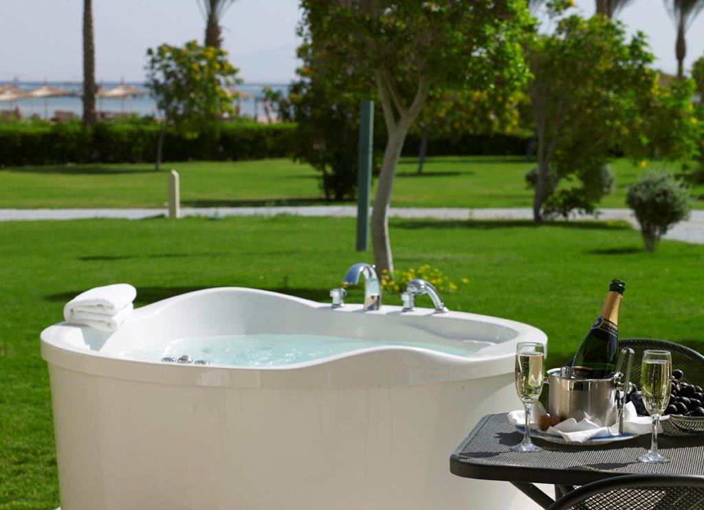 FAMILY JACUZZI ROOM 