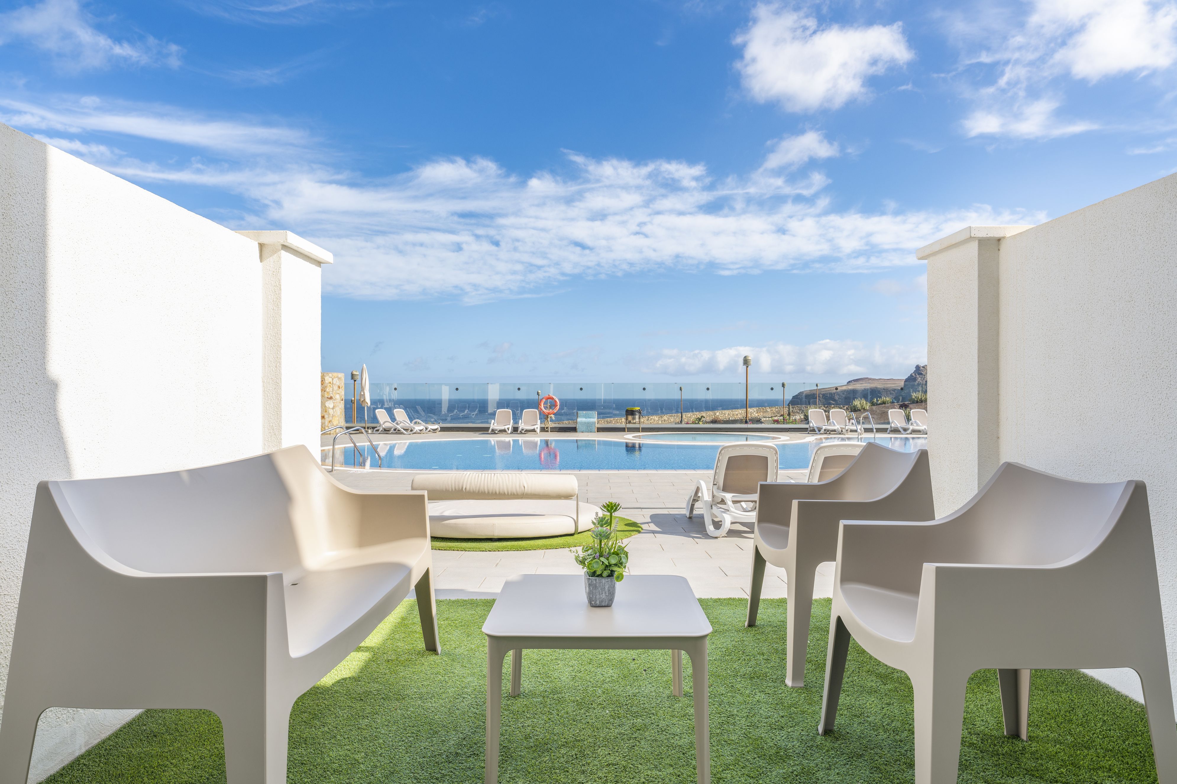 DOUBLE ROOM POOL VIEW WITH TERRACE