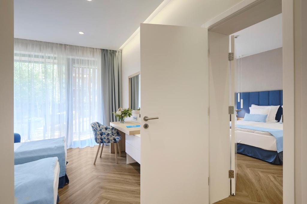 2 CONNECTINGROOMS STANDARD ROOM (PARK VIEW, BALCONY)