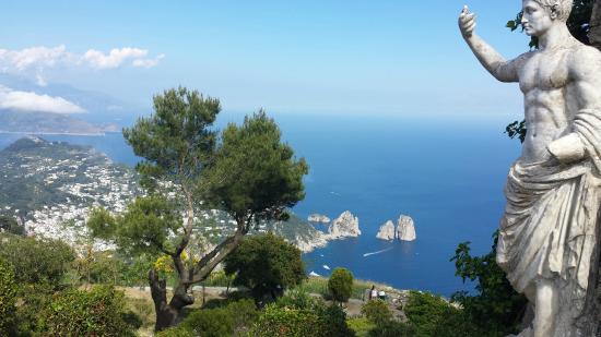insula capri hello holidays.jpg