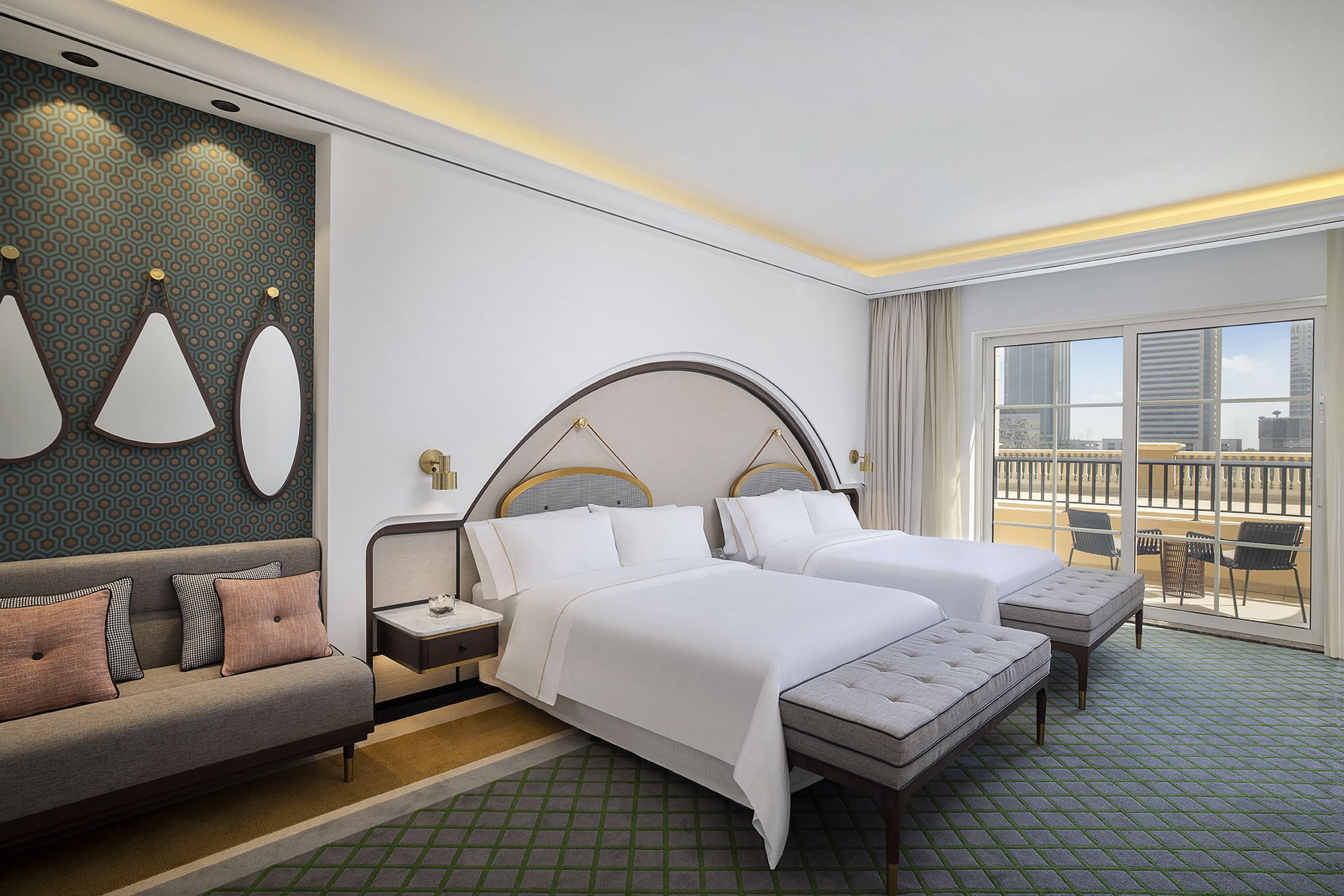 DELUXE ROOM SKYLINE