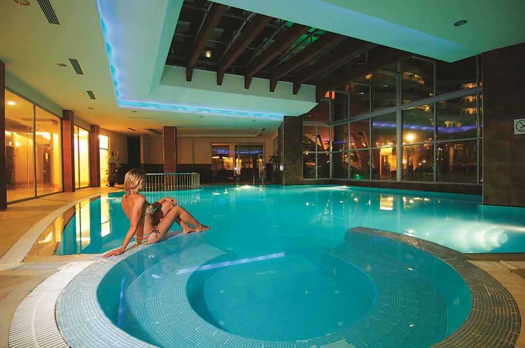 Piscină interioară