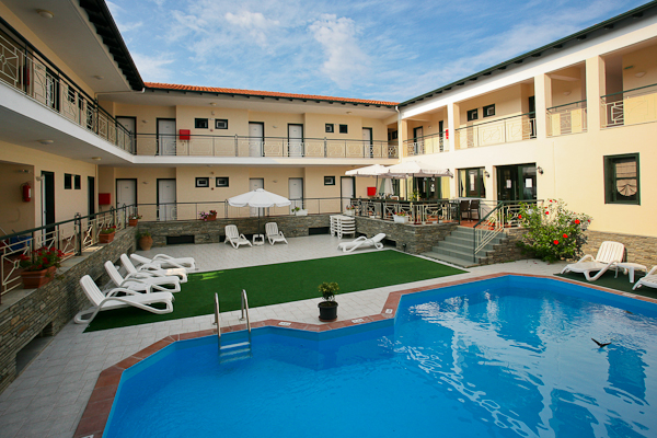 Halkidiki, Hotel Sun, piscina exterioara.jpg