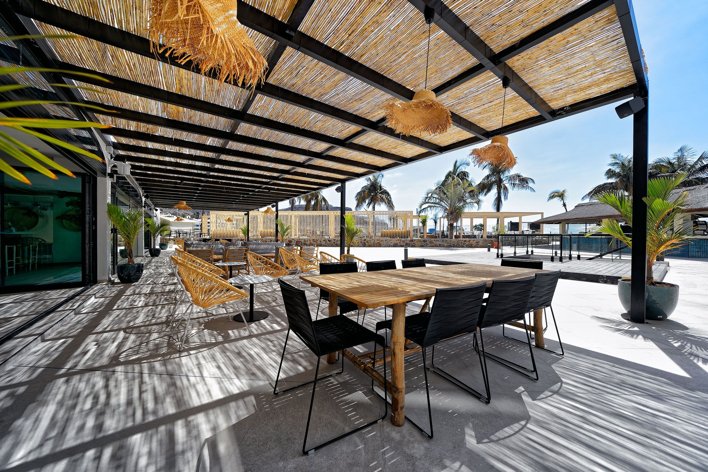 MOGAN LOUNGE BAR