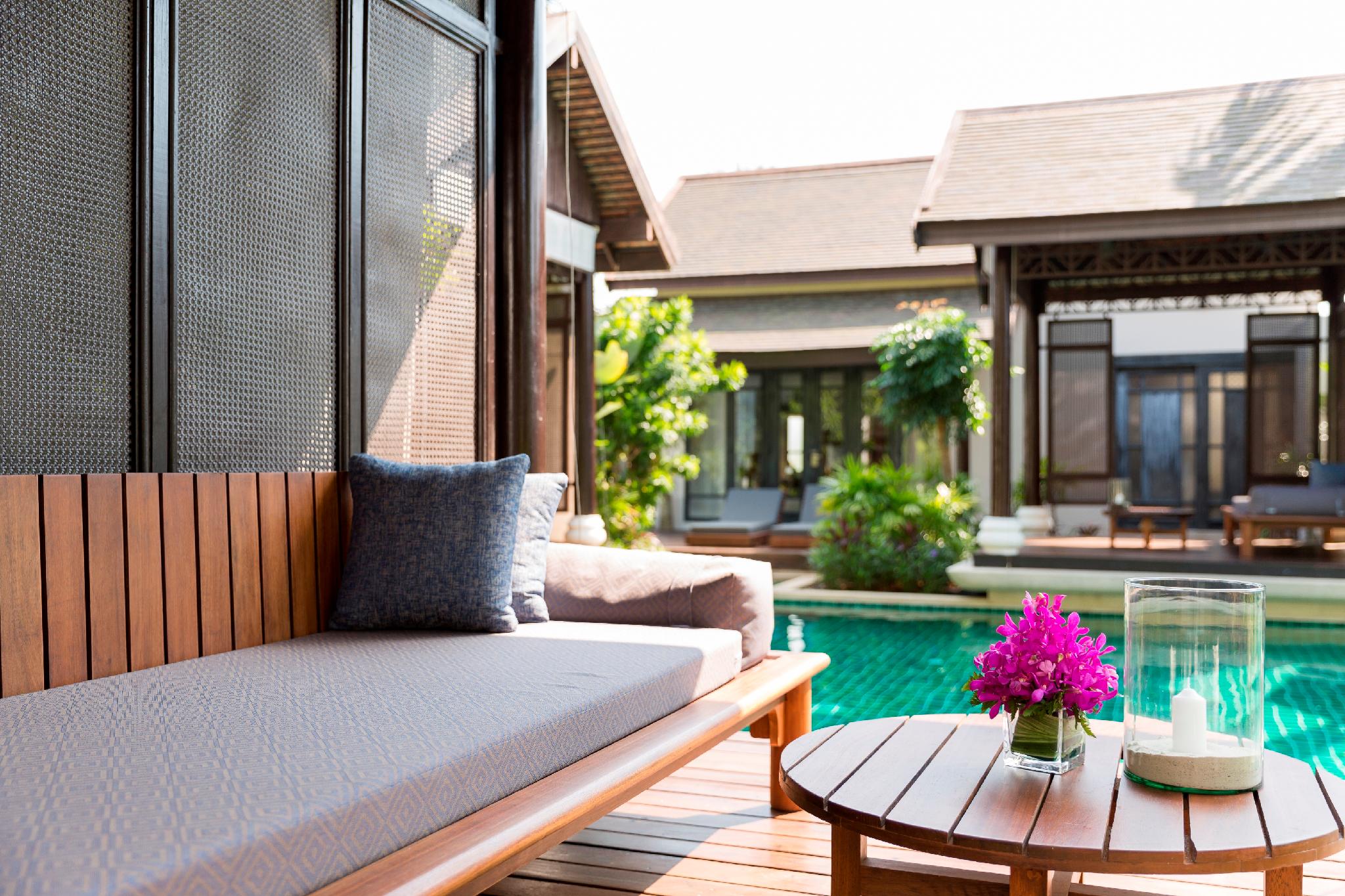 Deluxe Pool Access 