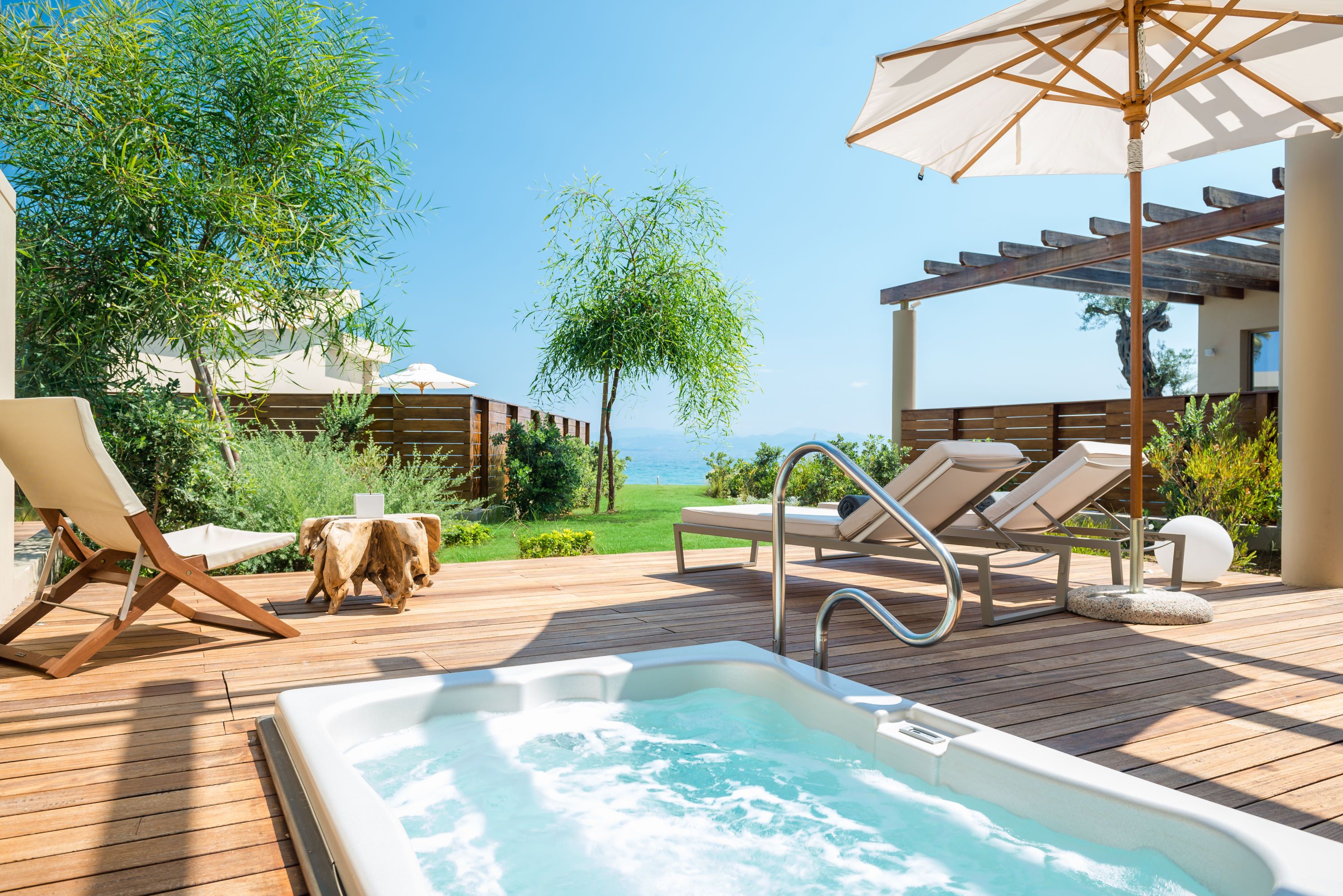 Pavilion Retreat Sea view with outdoor Jacuzzi
