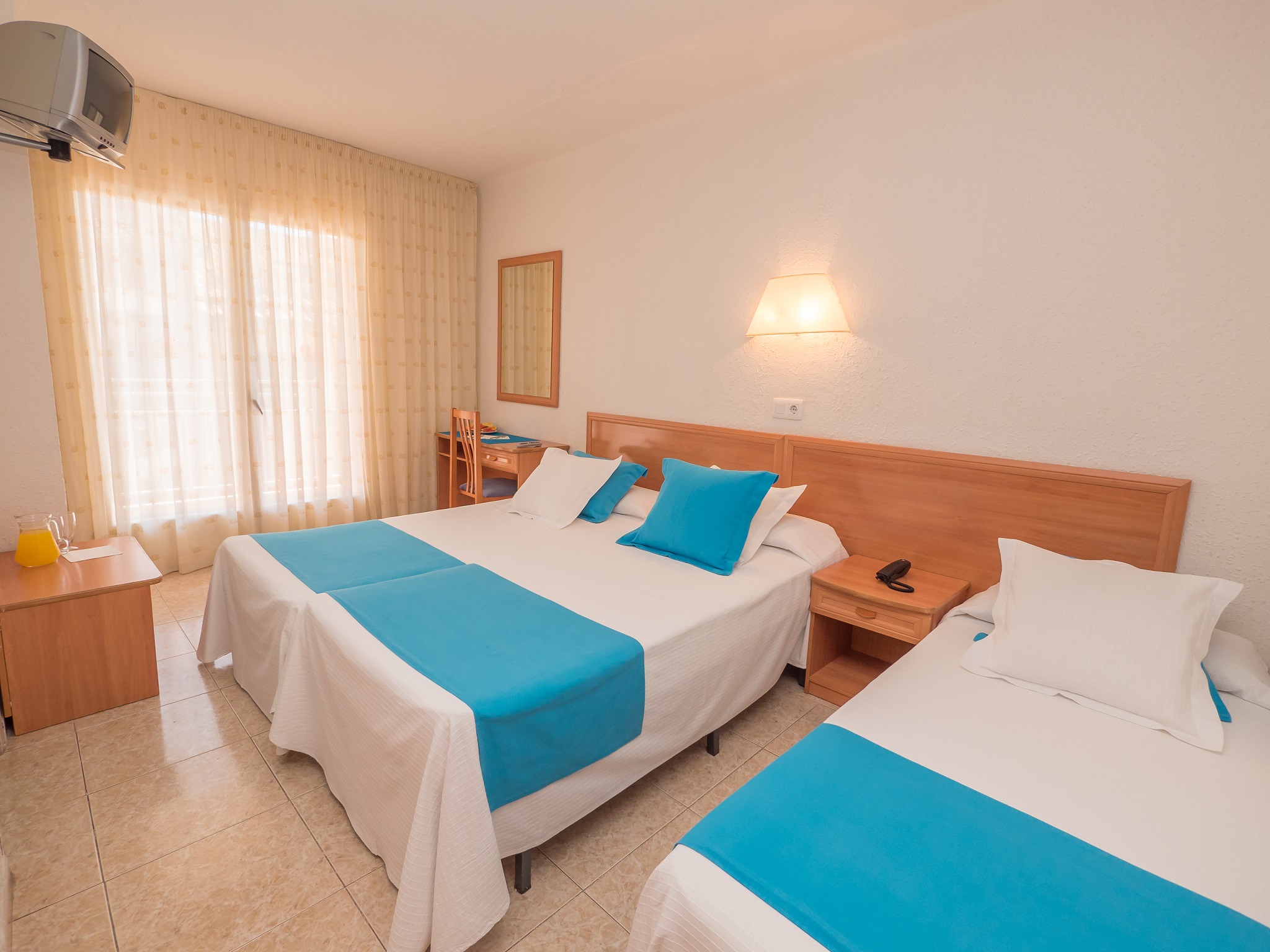 SUPERIOR ROOM