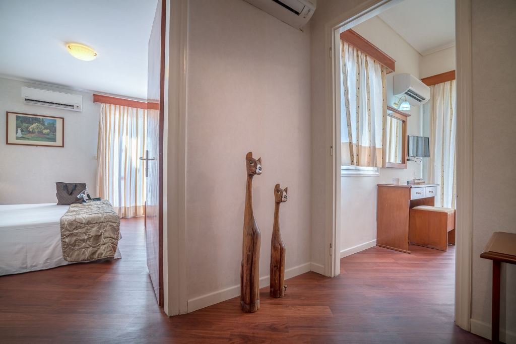 FAMILY ROOM 2 BEDROOMS