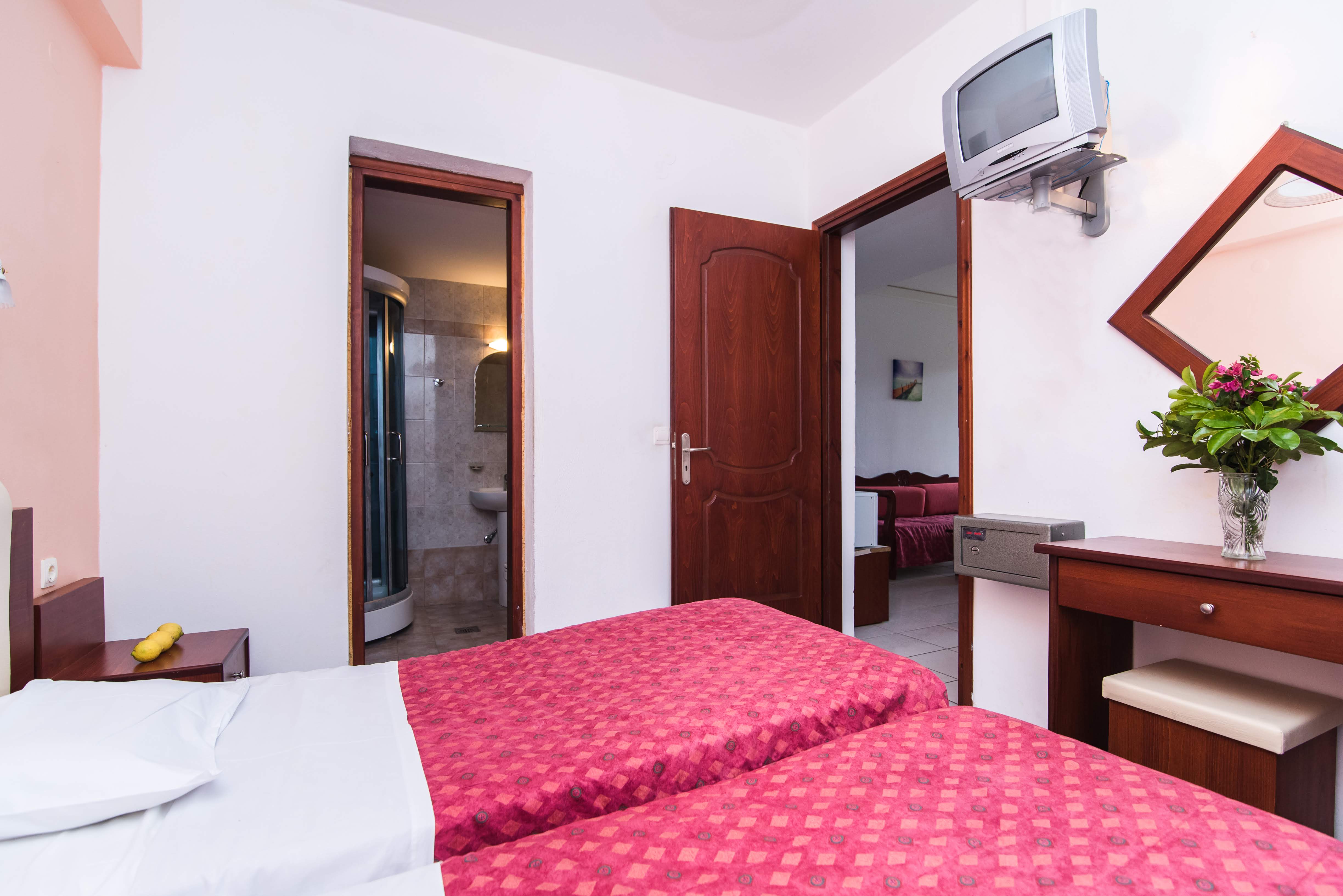 ONE BEDROOM APARTMENT GARDEN VIEW OR SIDE SEA VIEW 4 PAX