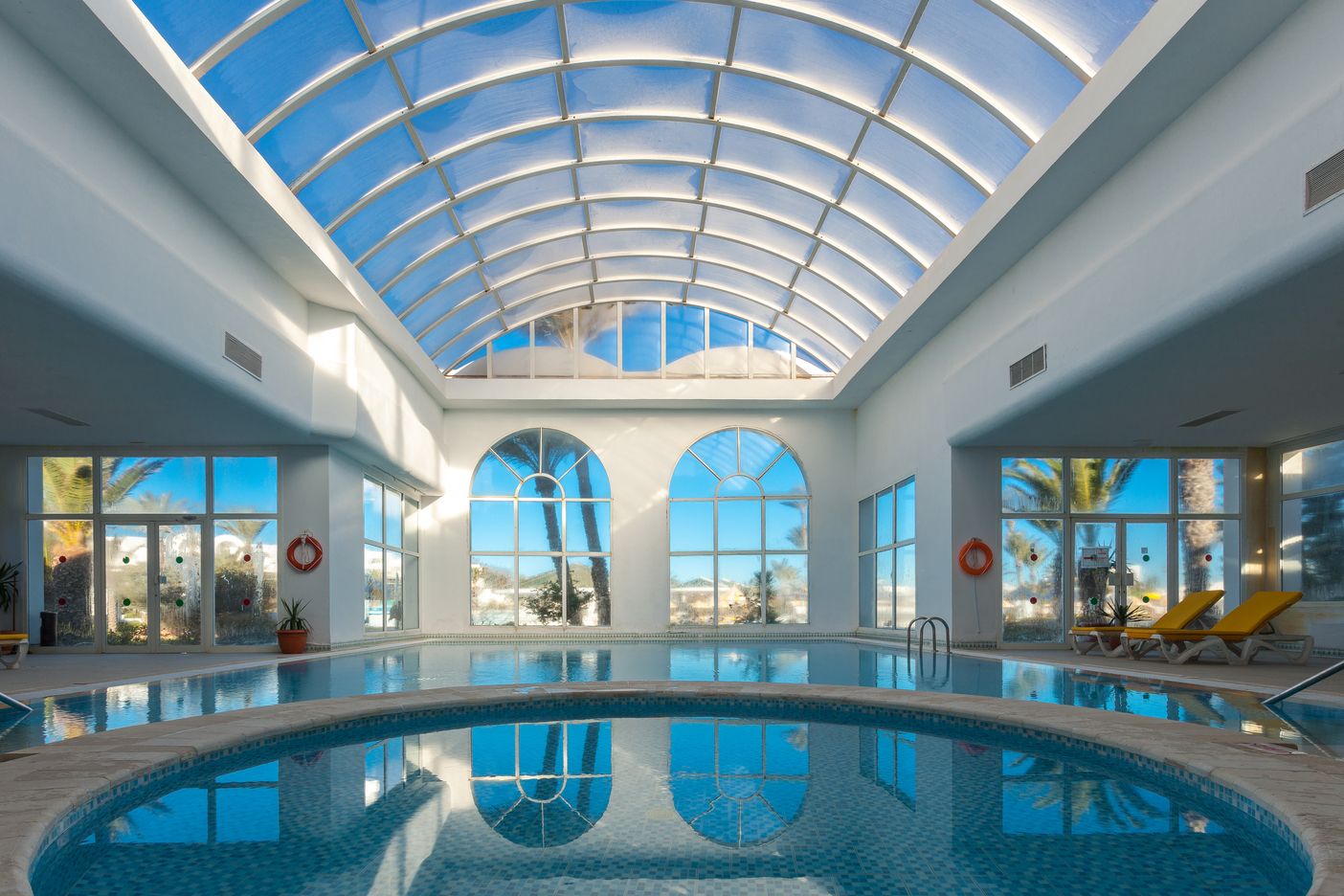 Piscină interioară