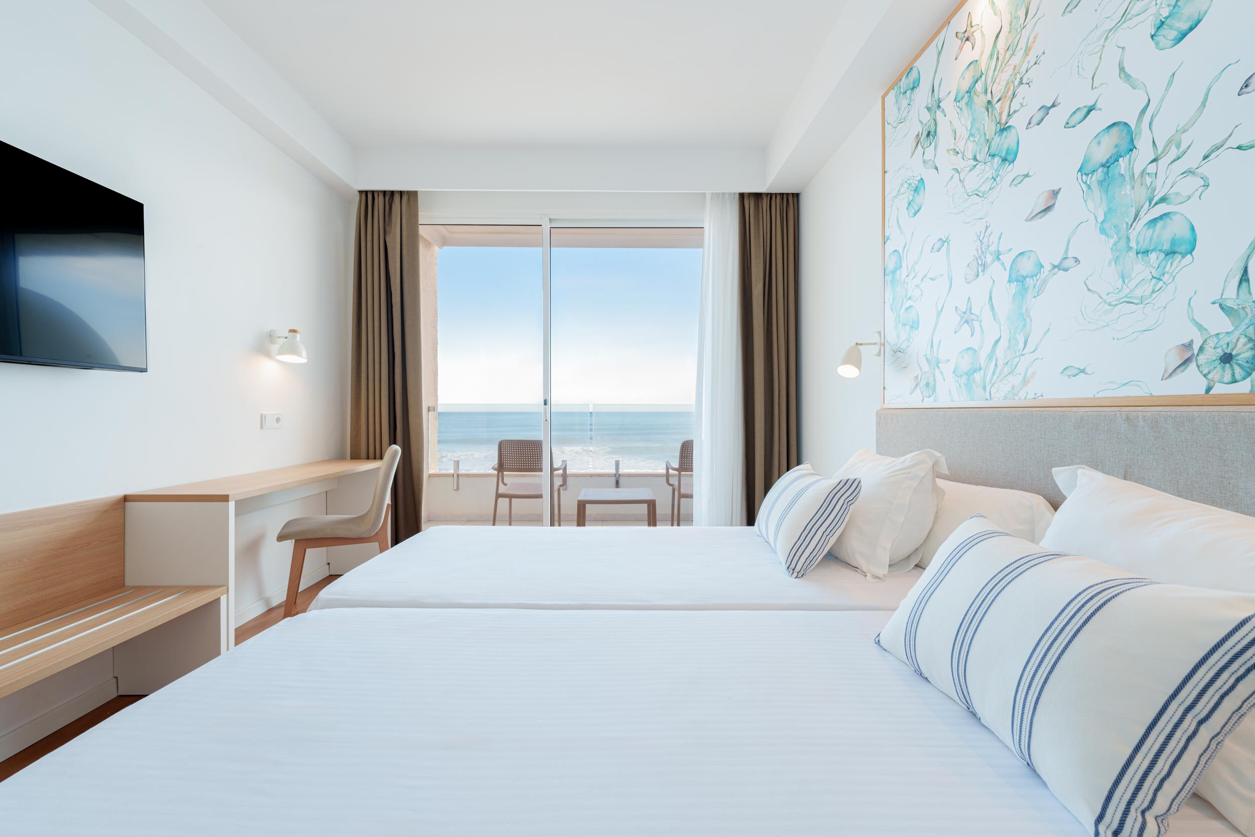 DOUBLE SEAVIEW BALCONY OR TERRACE
