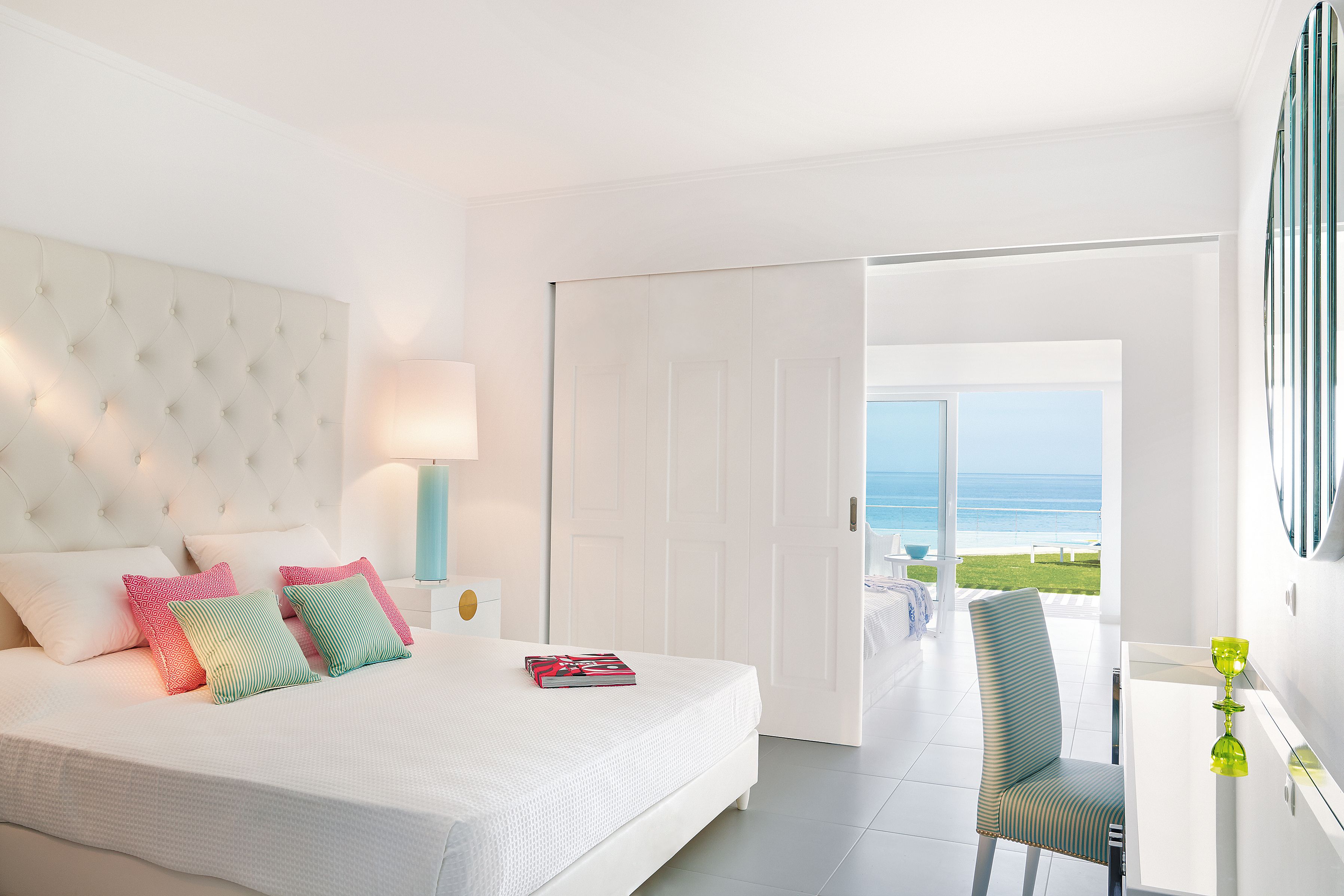 PETIT YALI SEAFRONT SUITE WITH SHARING POOL
