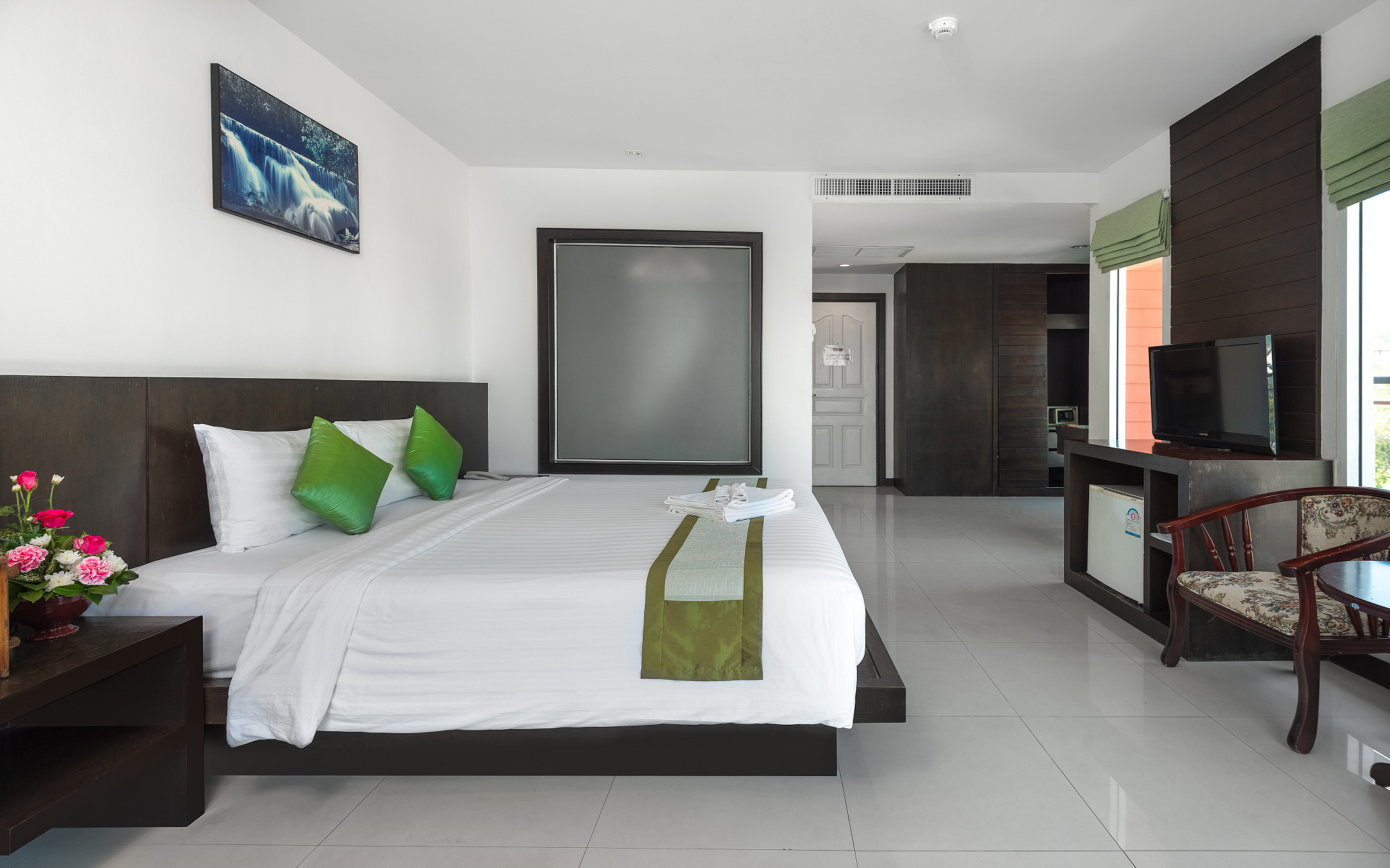 DELUXE ROOM