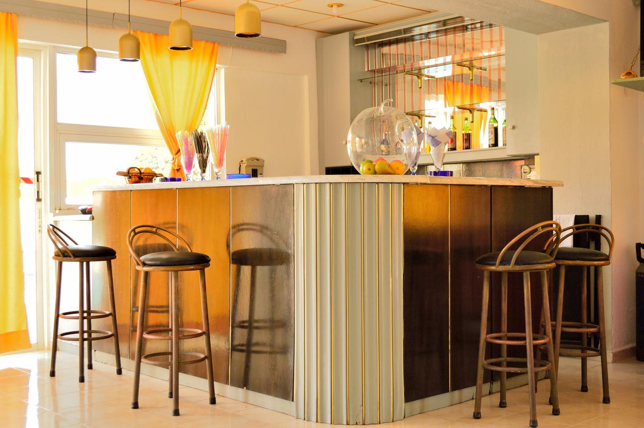 MAIN BAR