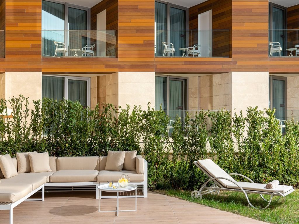 DIPLOMAT SUITE (CLUB LOUNCH)