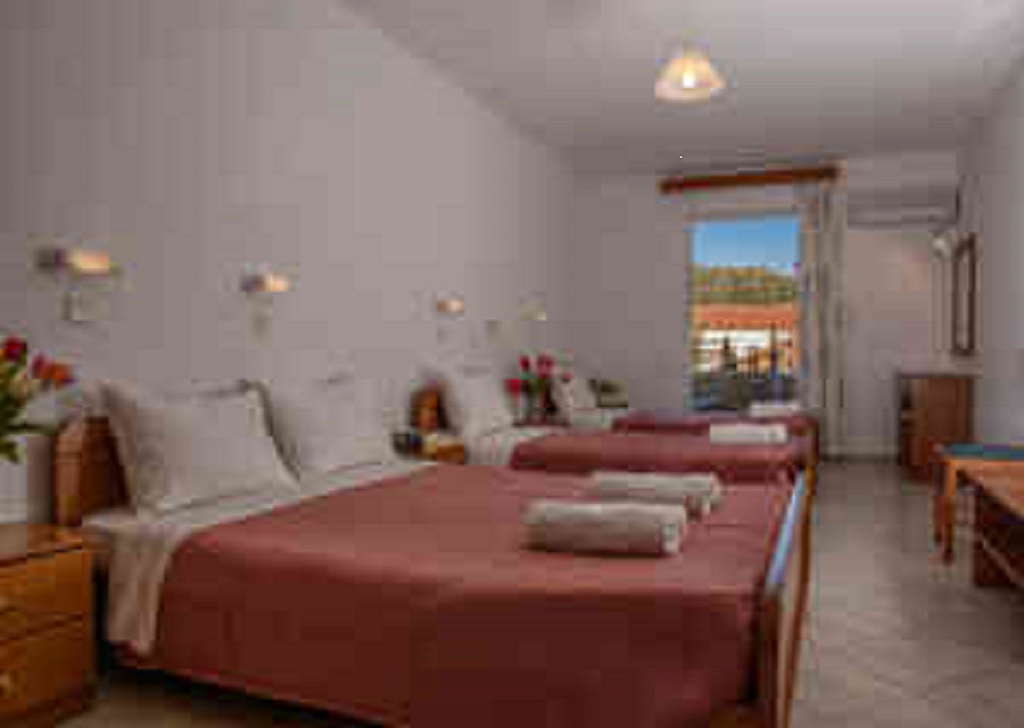 ROOM QUADRUPLE