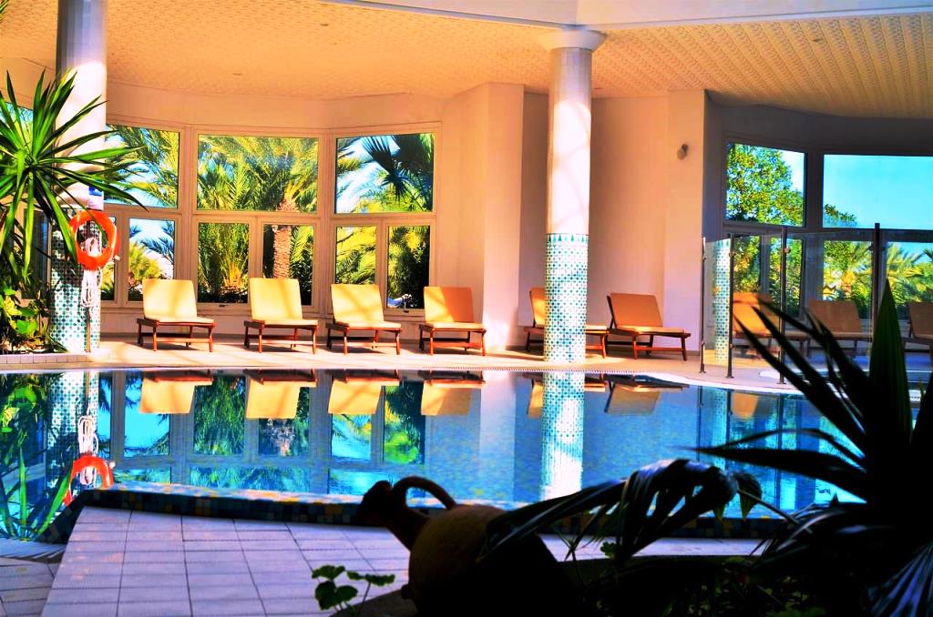 Piscină interioară