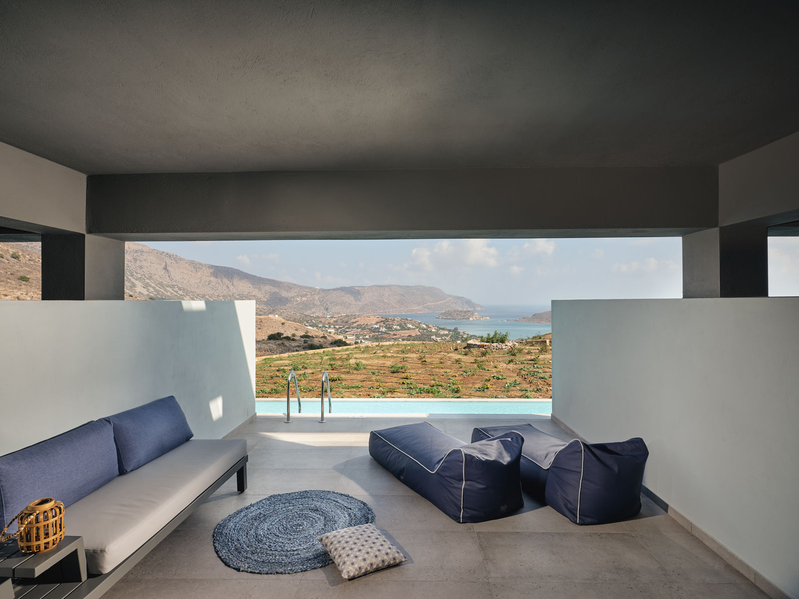 Premium Suite Sharing Pool Sea View
