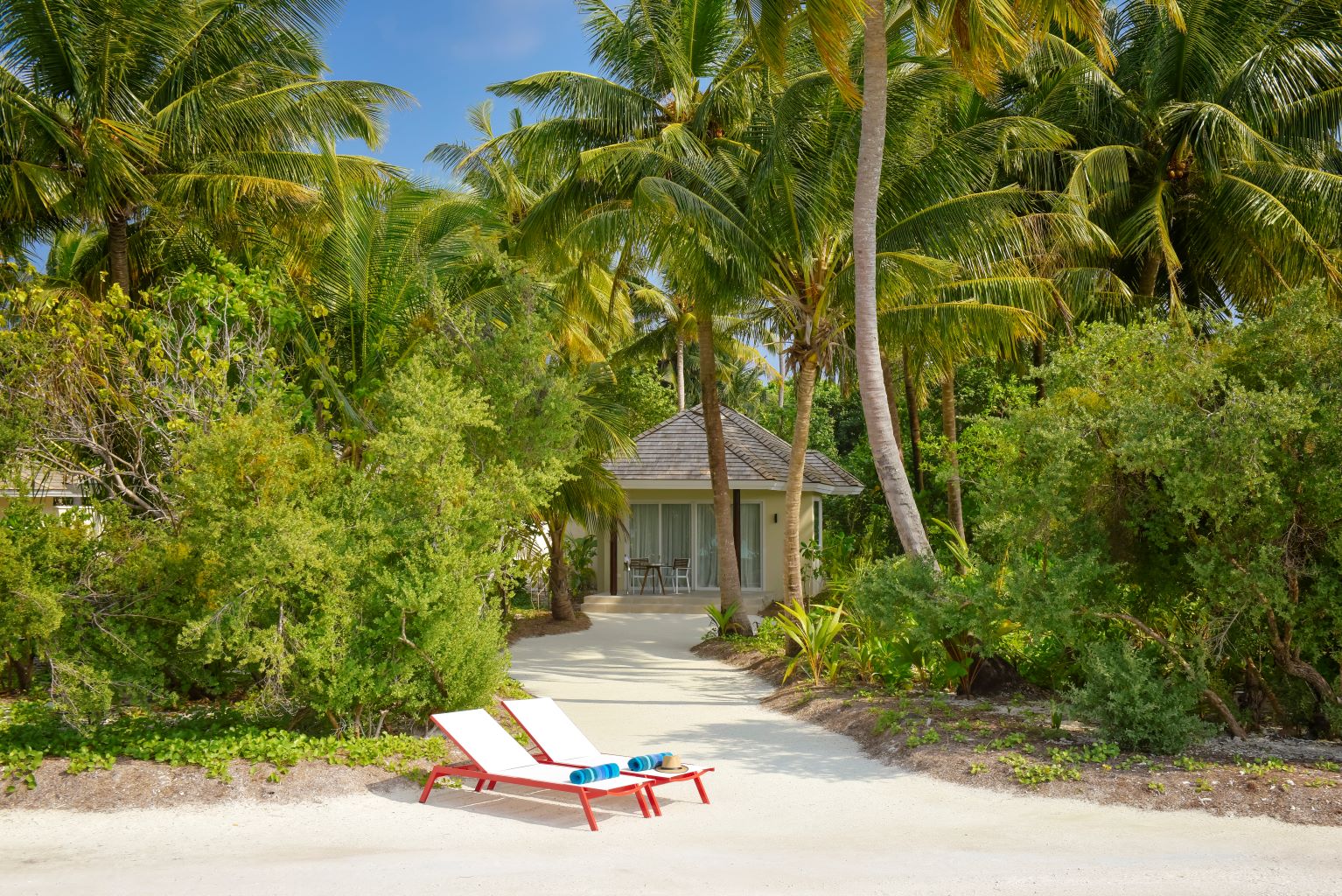 BEACH VILLA WITH SWIRLPOOL