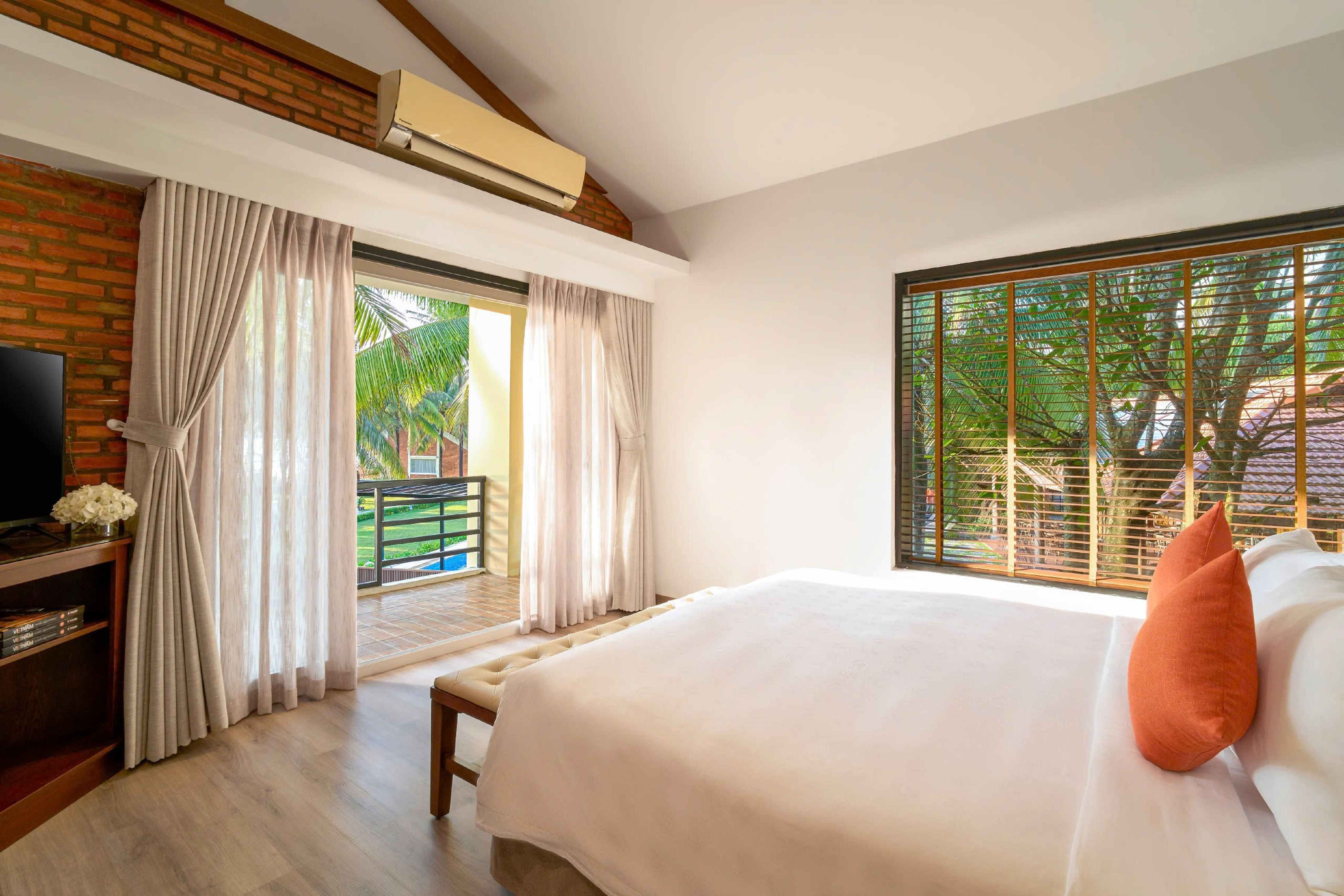 DELUXE OCEAN VIEW BALCONY OR TERRACE