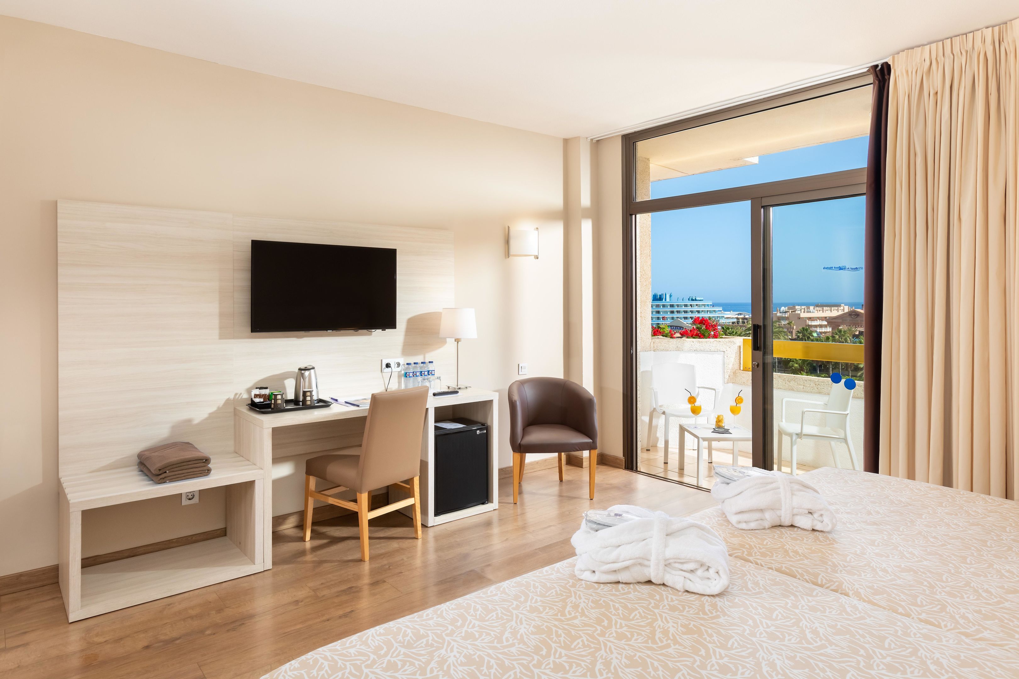 SUPERIOR ROOM