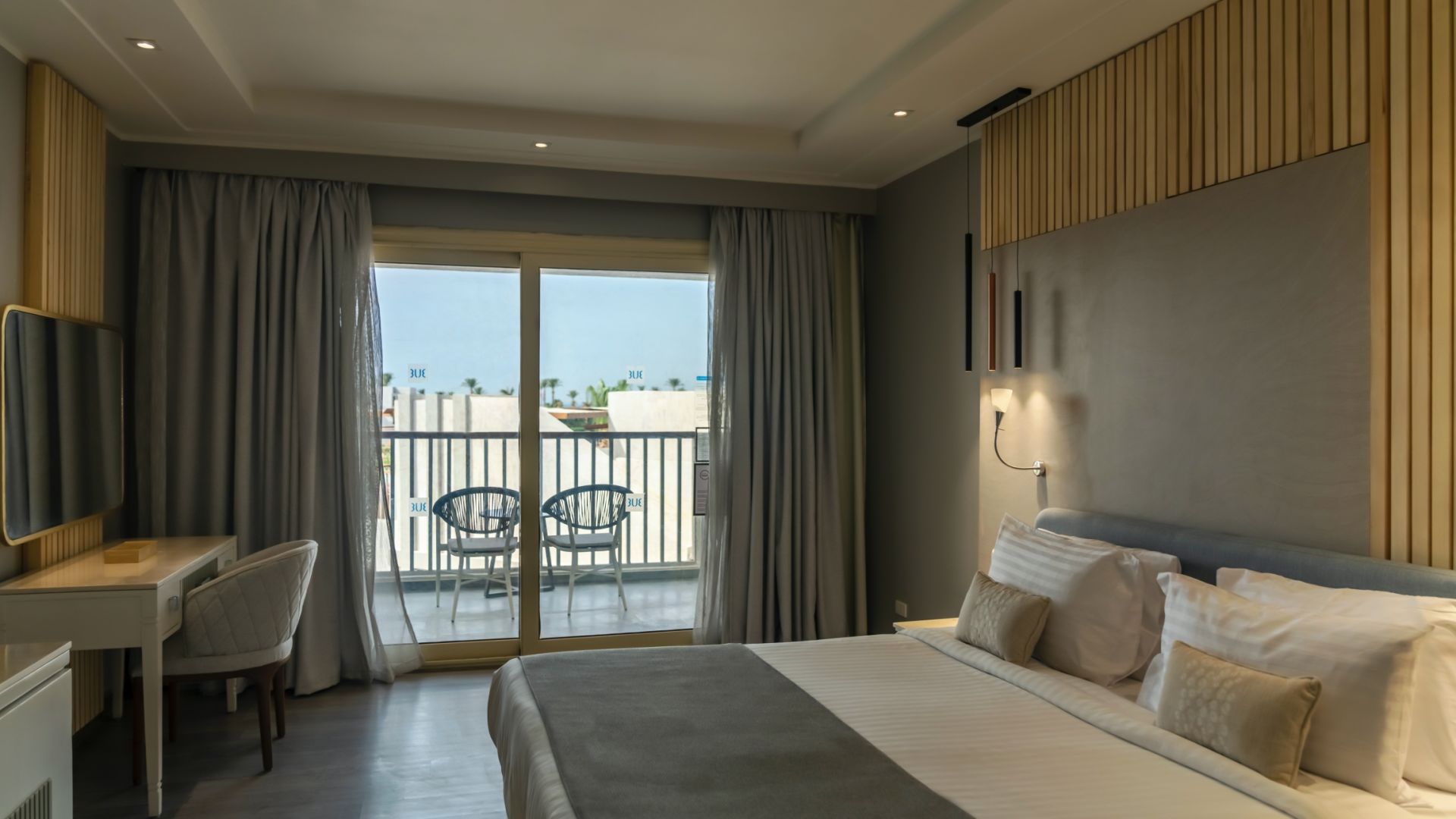 EXECUTIVE JACUZZI SUITE SEA VIEW