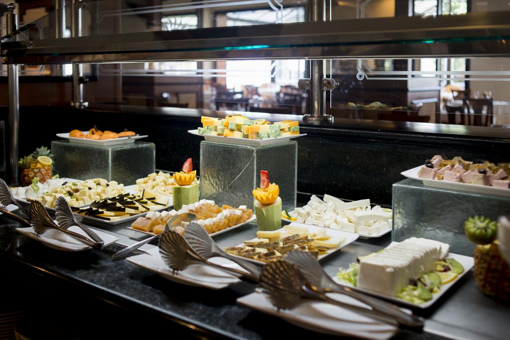 MAIN RESTAURANT