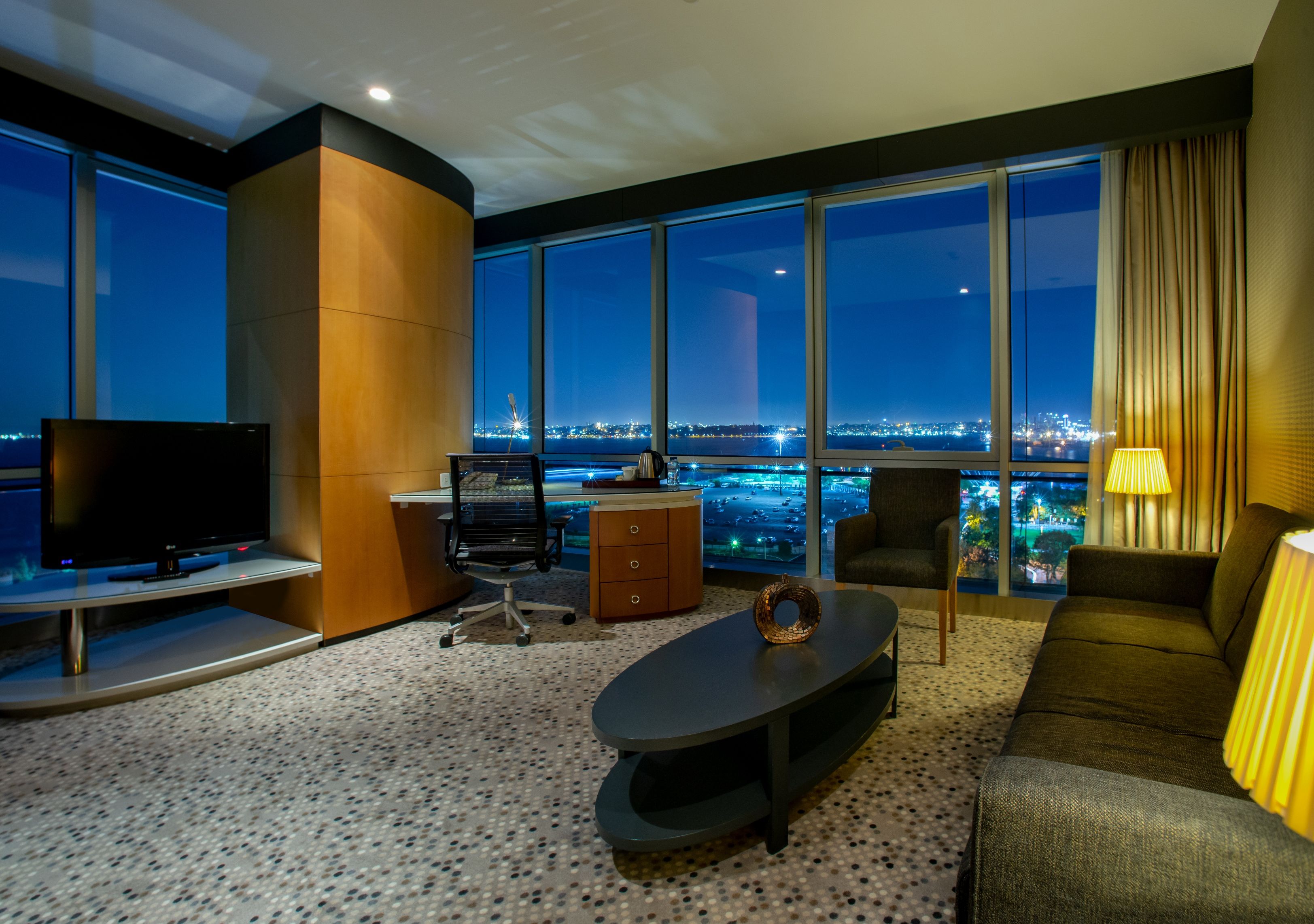 ONE BEDROOM SUITE WITH SEA VIEW