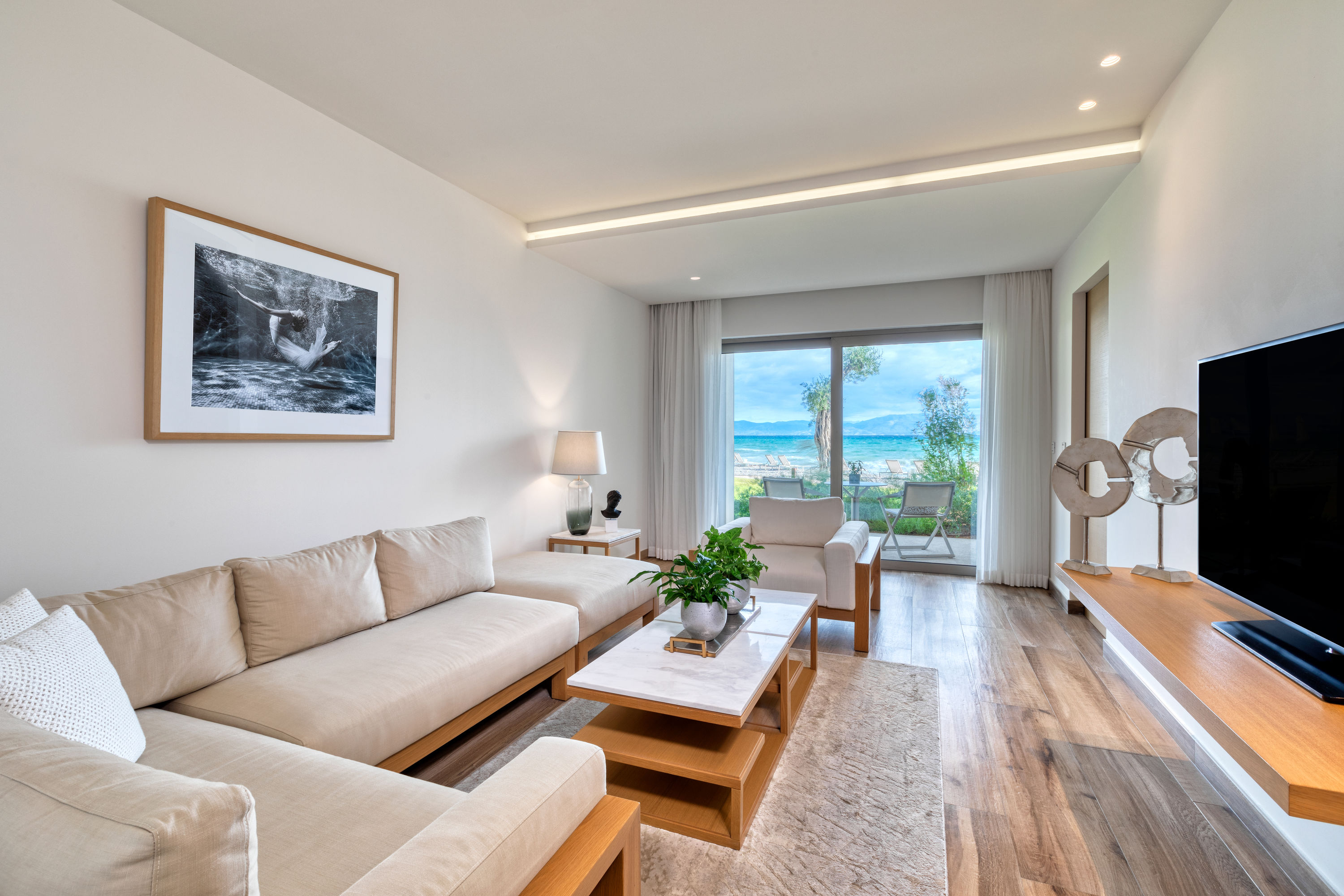 Emerald Suite Beach Front