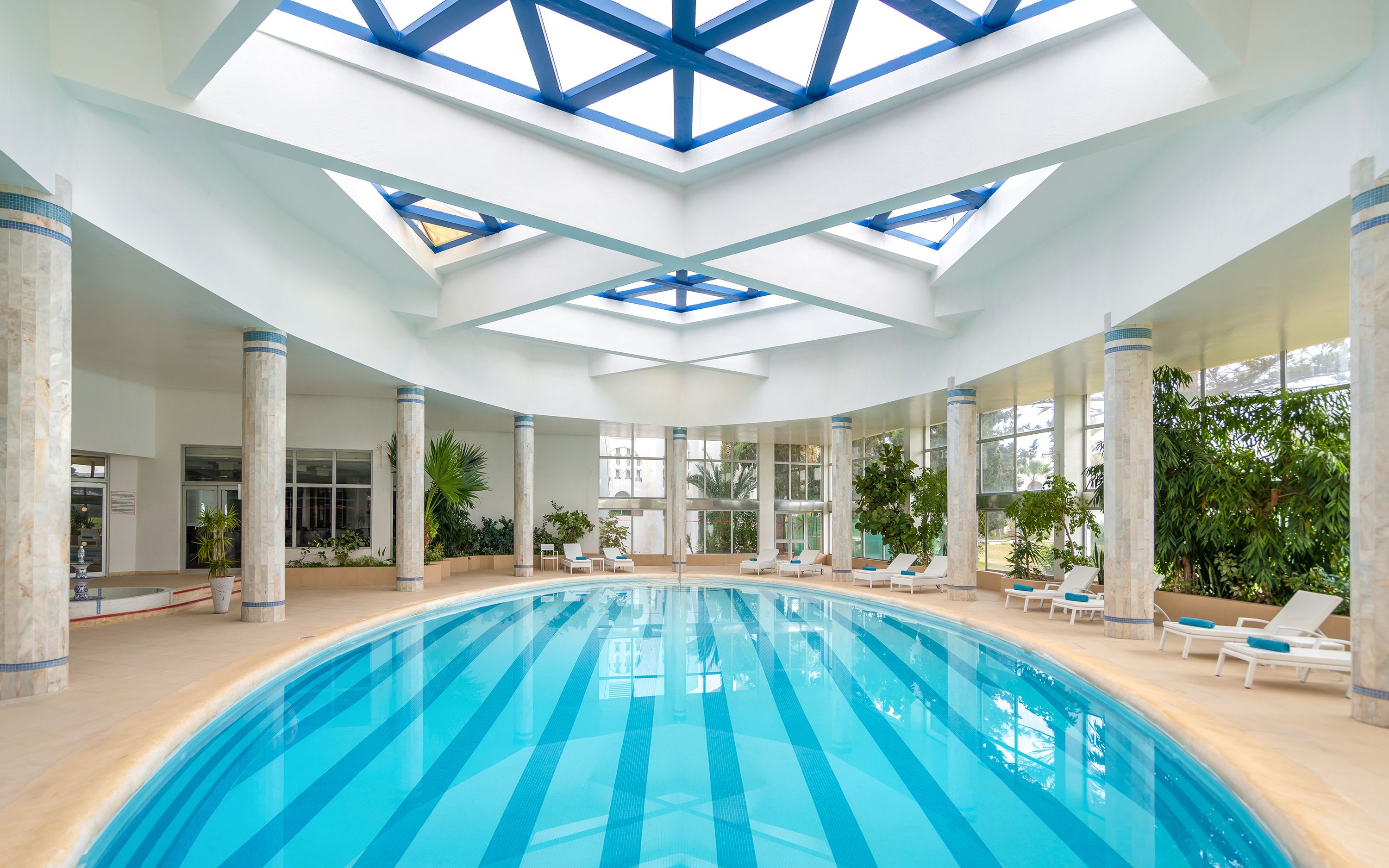 Piscină interioară