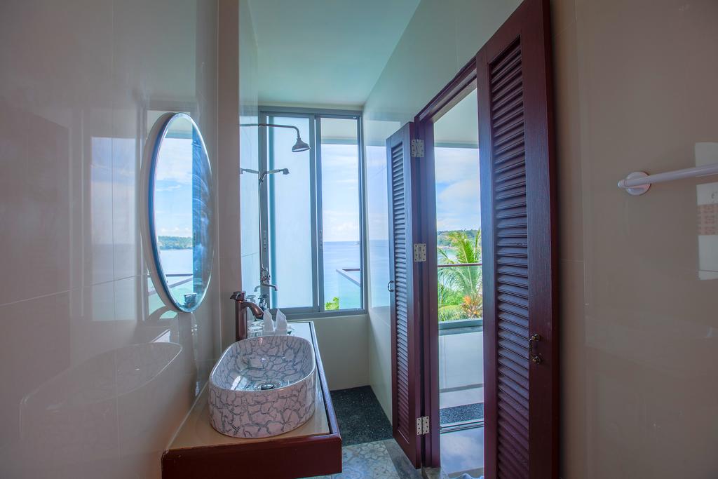 Deluxe Oceanfront