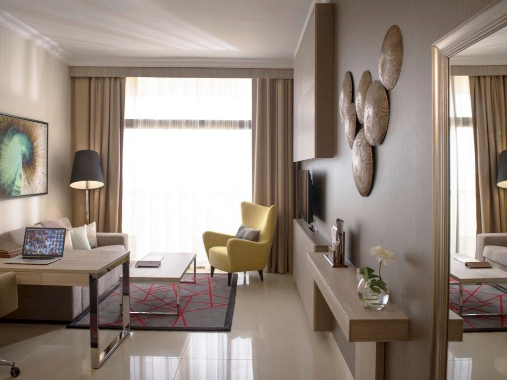 DELUXE SUITE