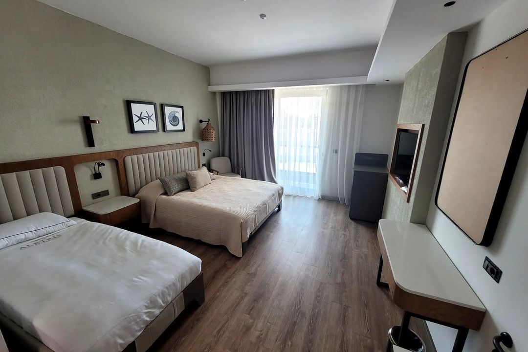 DOUBLE ROOM POOL VIEW 