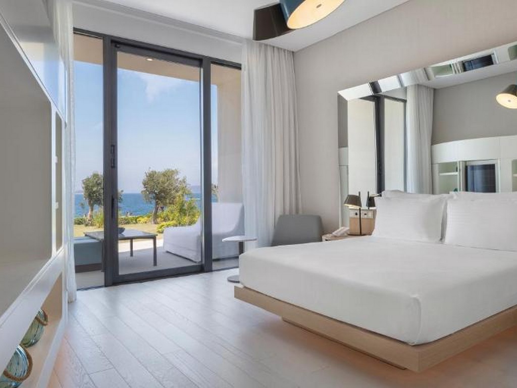 King Premium One Bedroom Suite with Pool